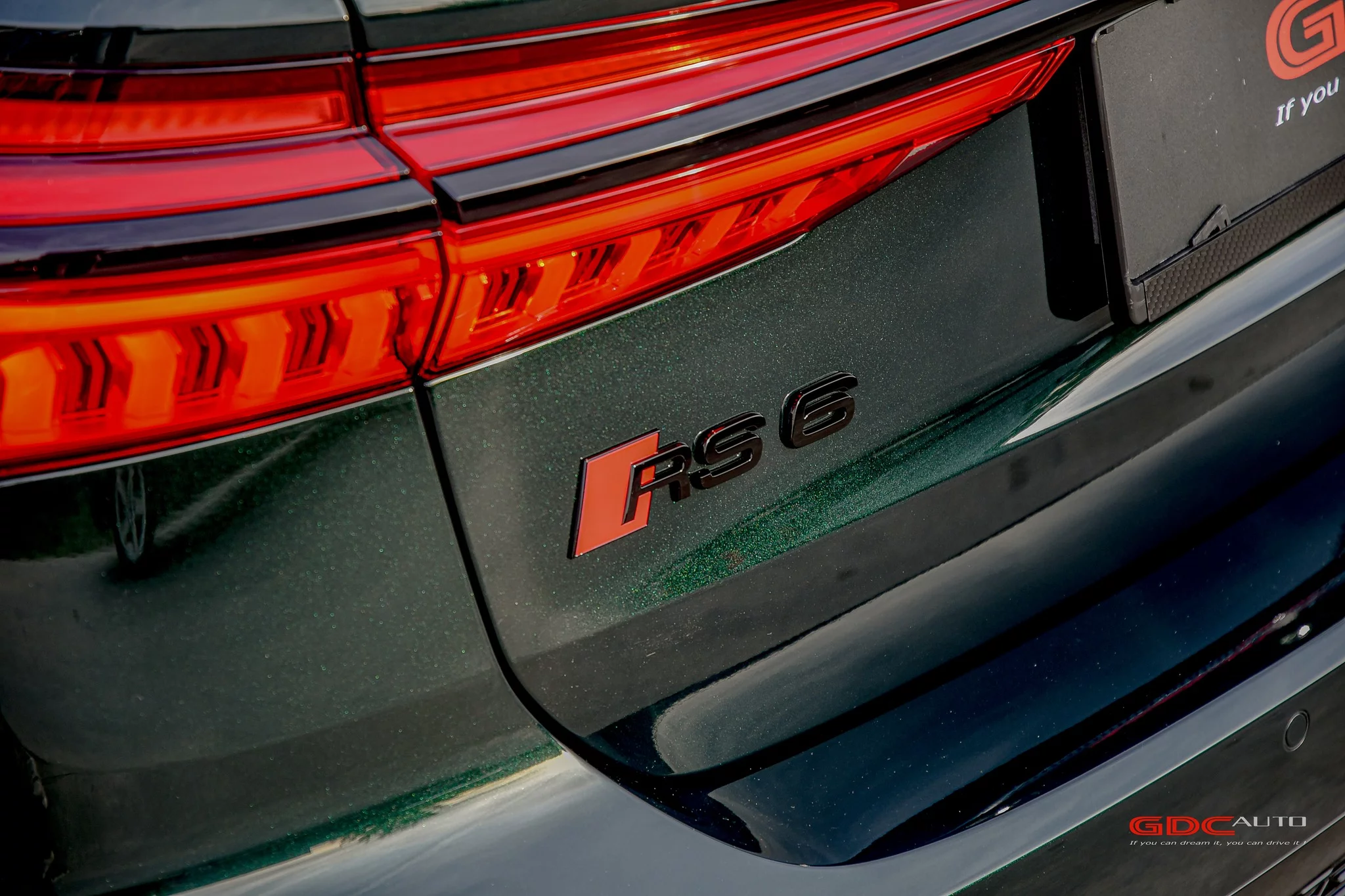 Deep Green Audi RS6 Avant