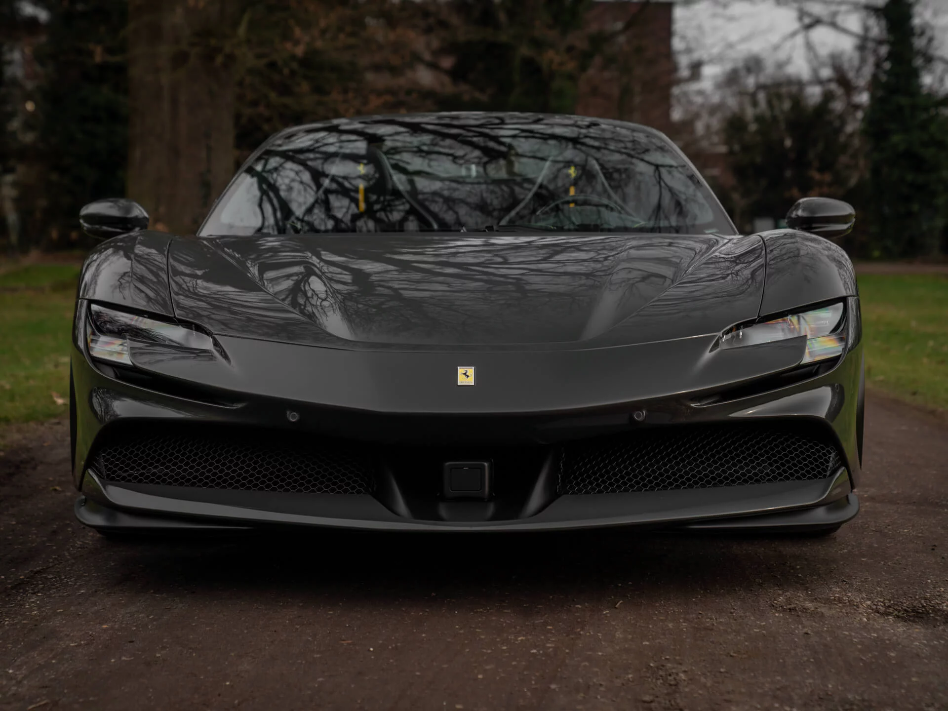Grigio Scuro Ferrari SF90