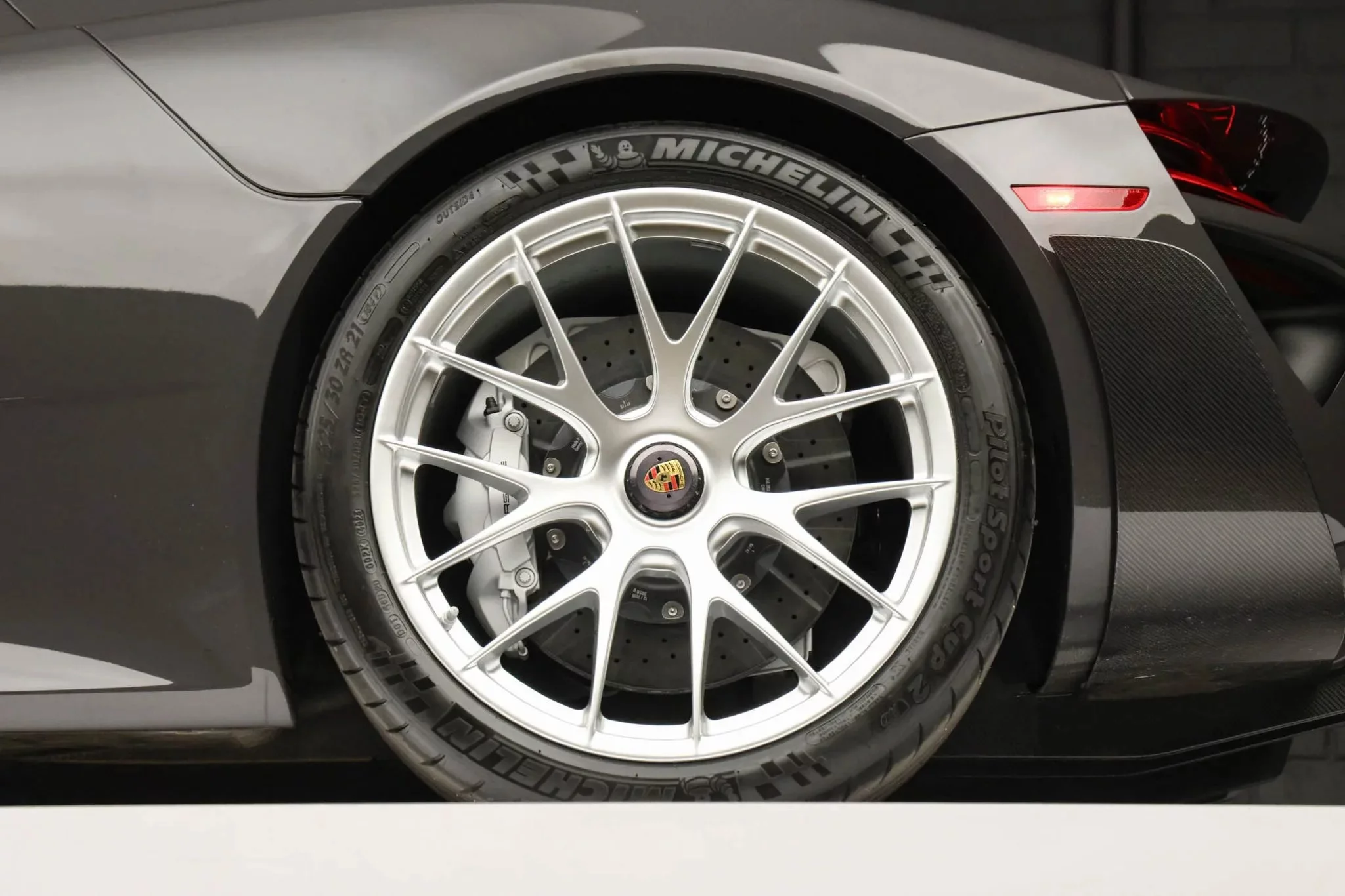 Grey Black Porsche 918 Spyder