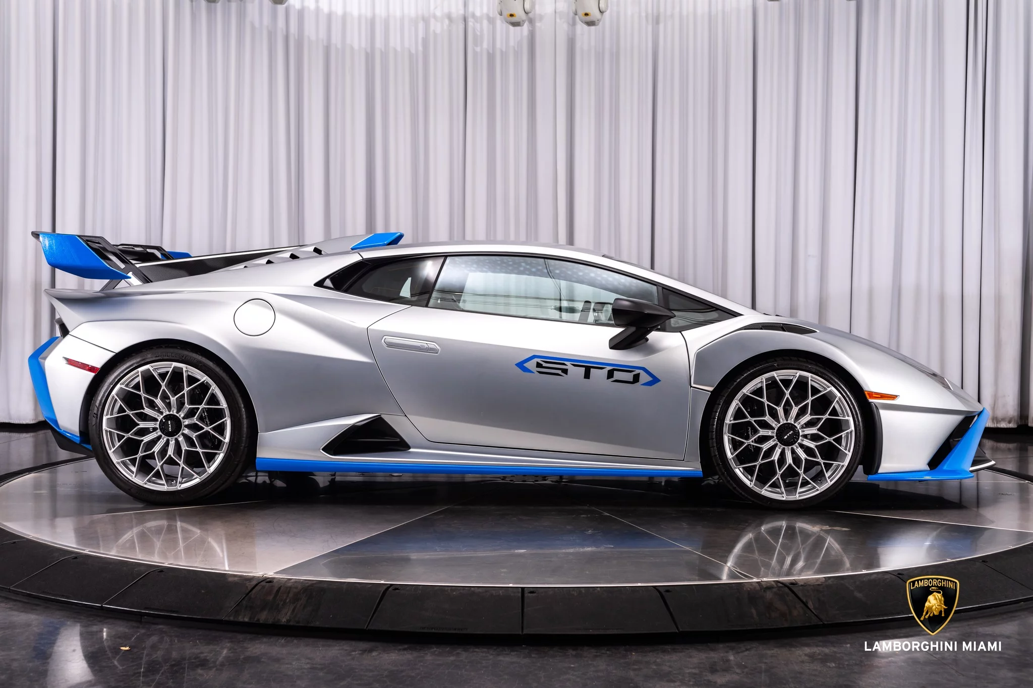 Grigio Artis Lamborghini Huracán