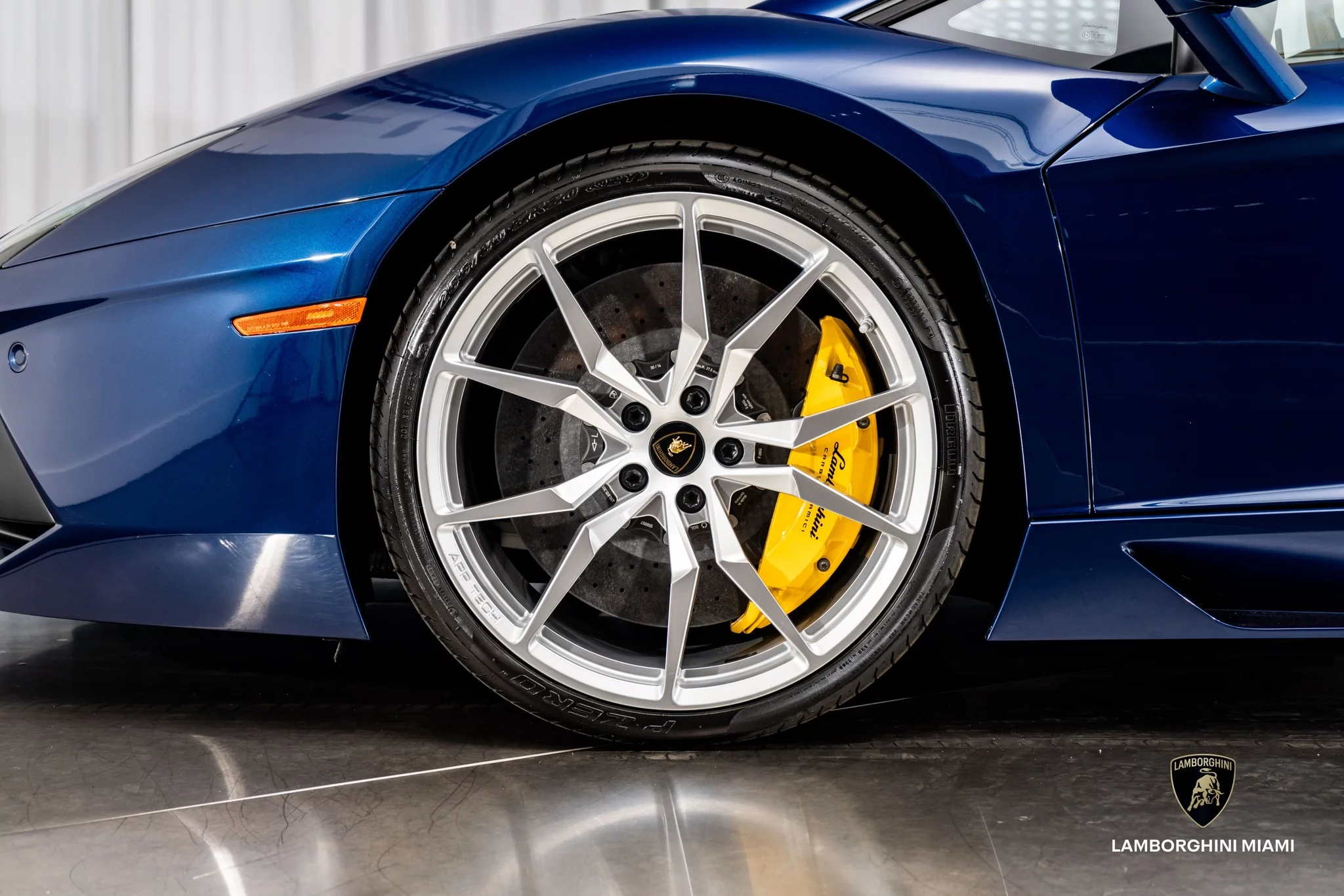 Blu Hera Lamborghini Aventador