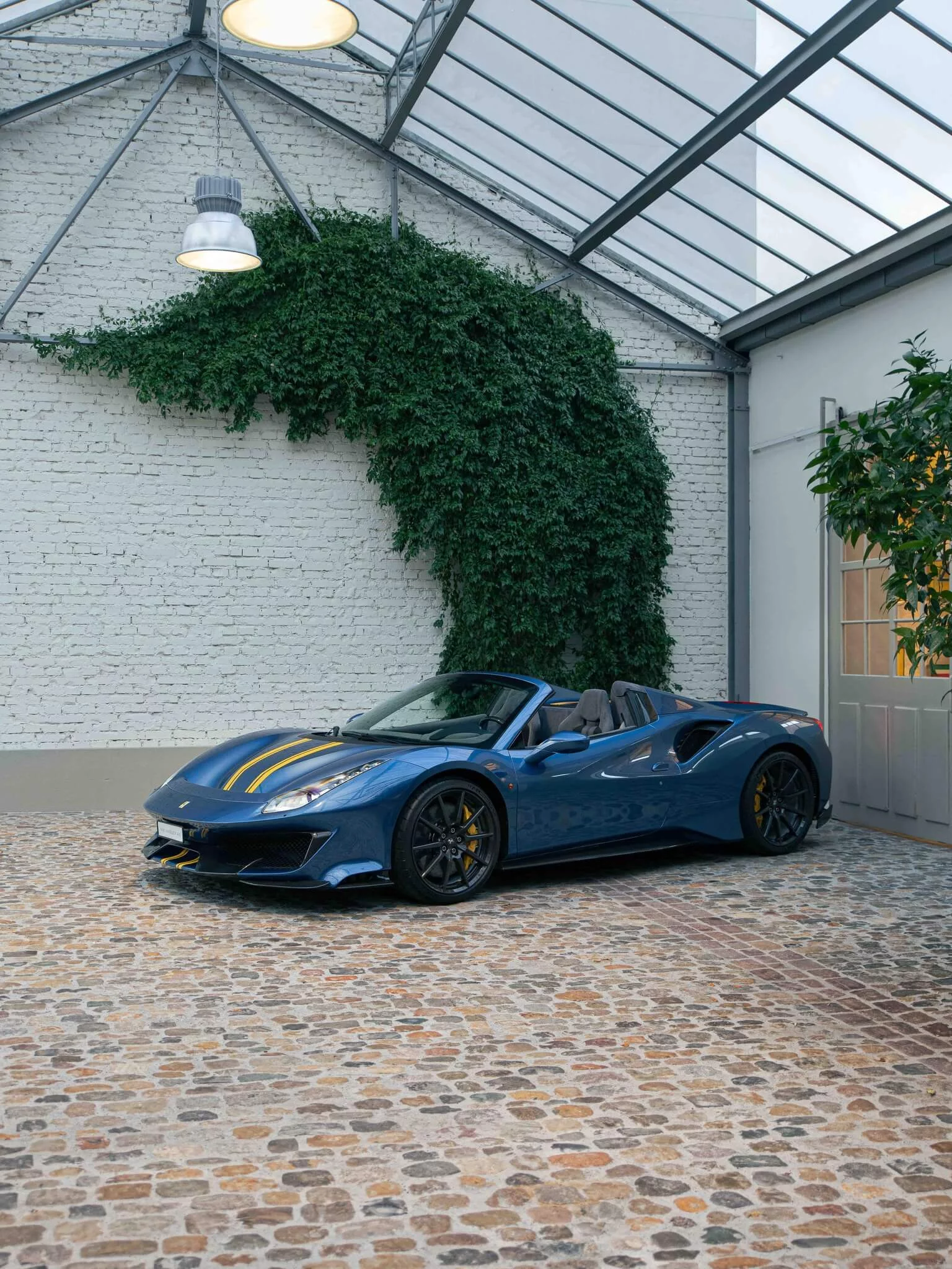 Blu Mirabeau Ferrari 488