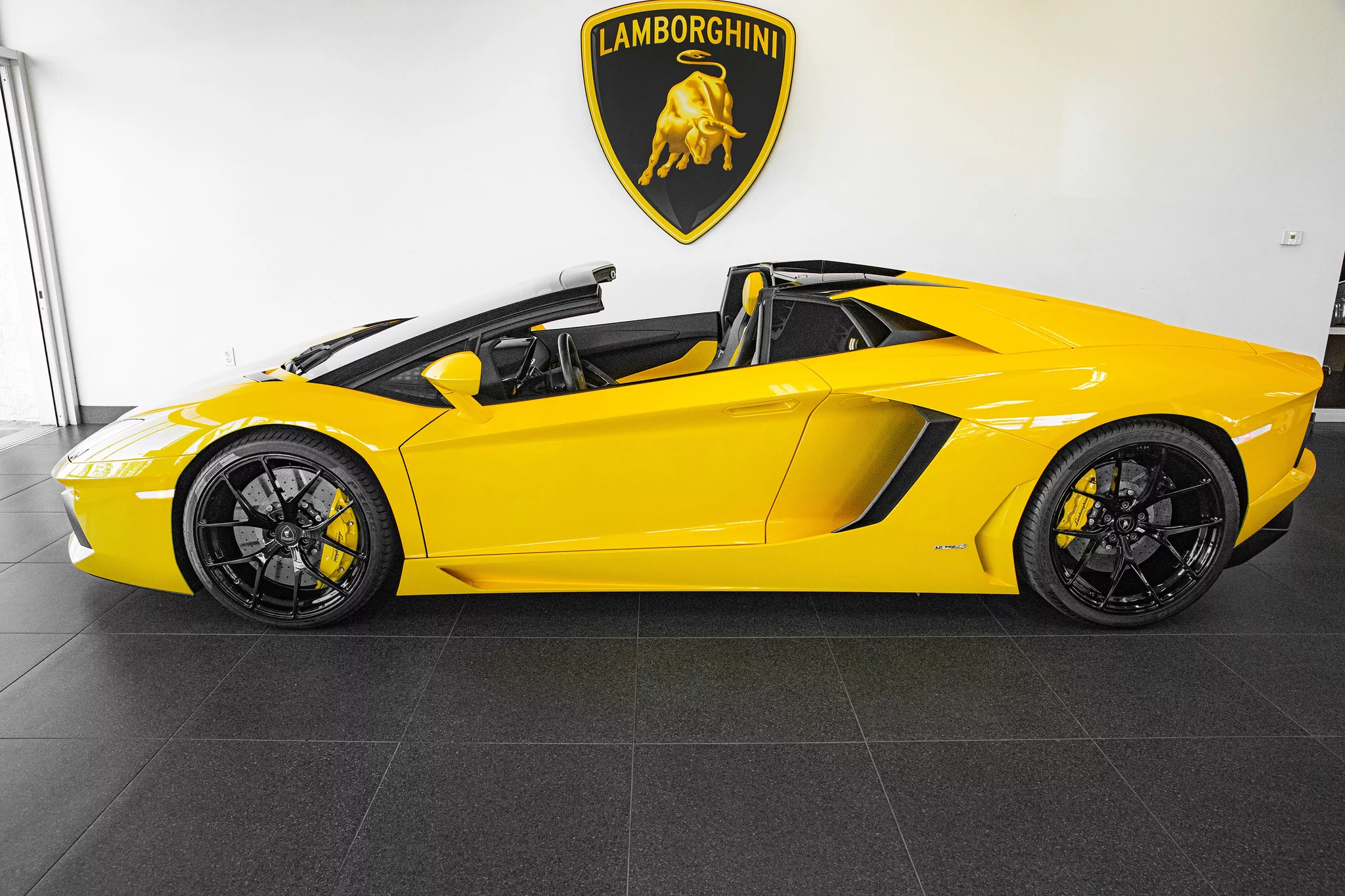 Giallo Orion Lamborghini Aventador