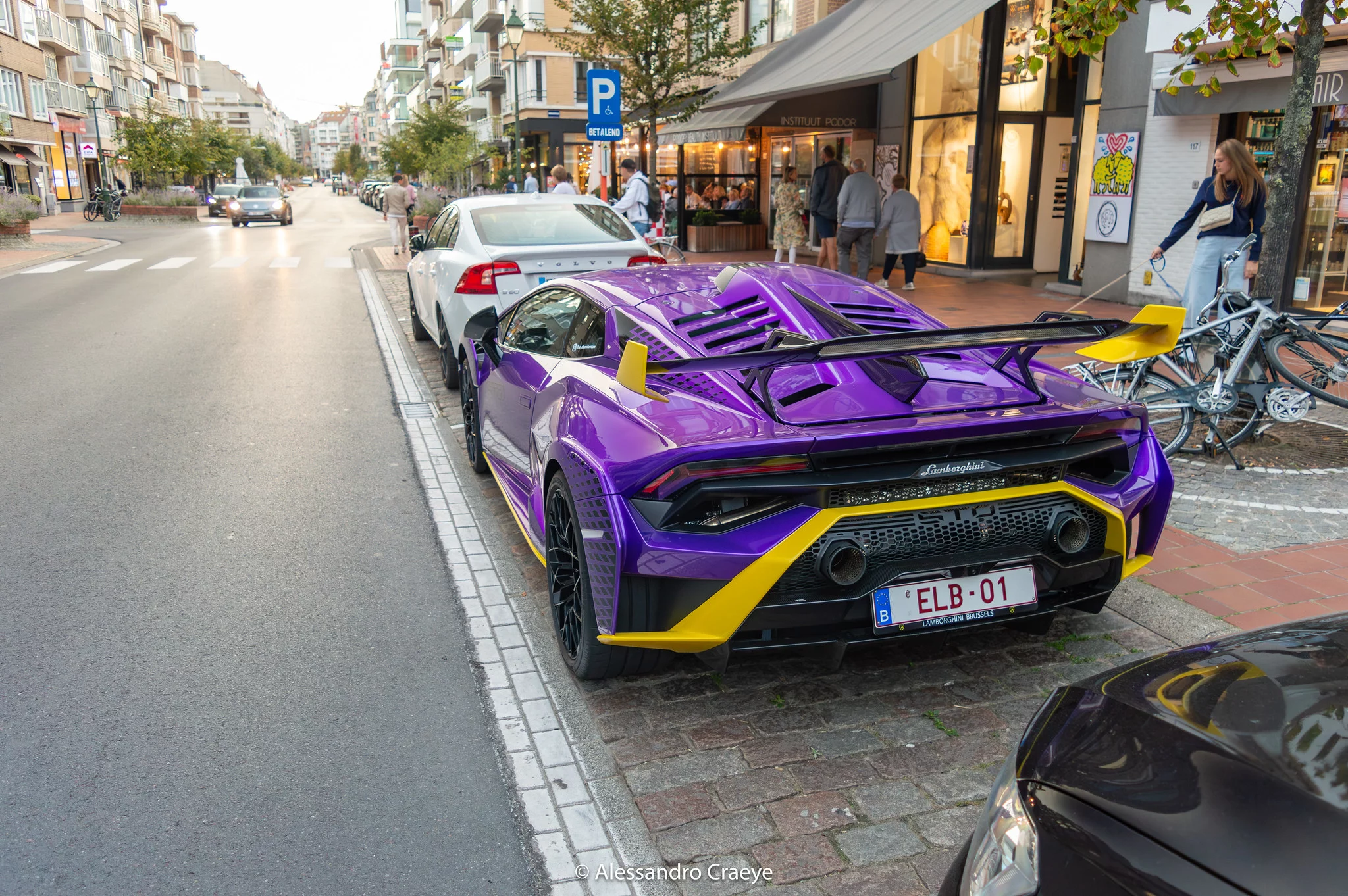 Viola Pasifae Lamborghini Huracán