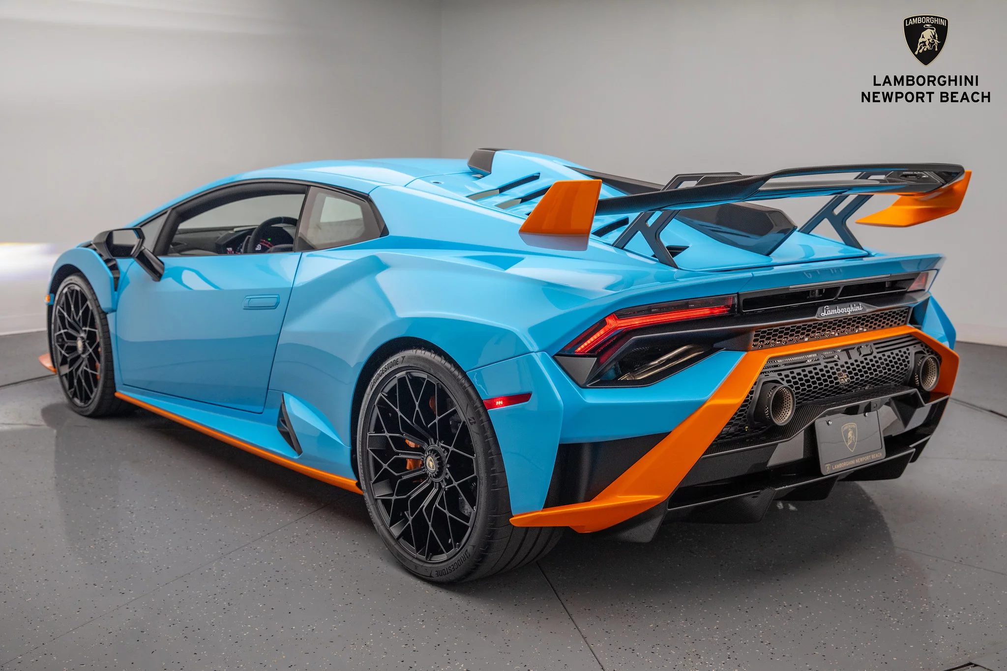 Blu Laufey Lamborghini Huracán