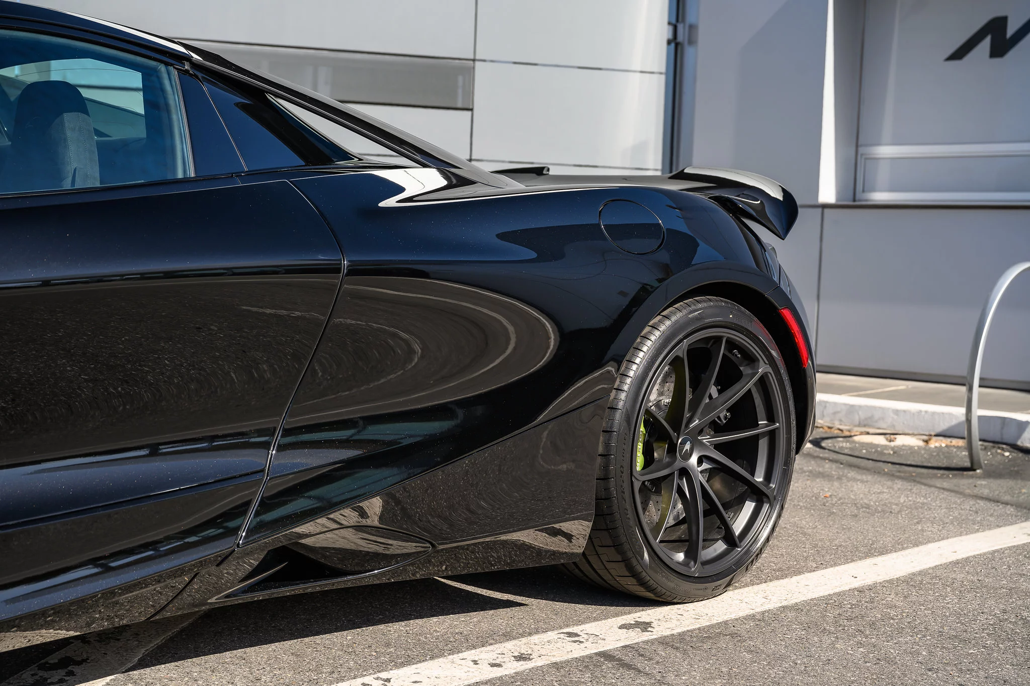 Onyx Black McLaren 750S