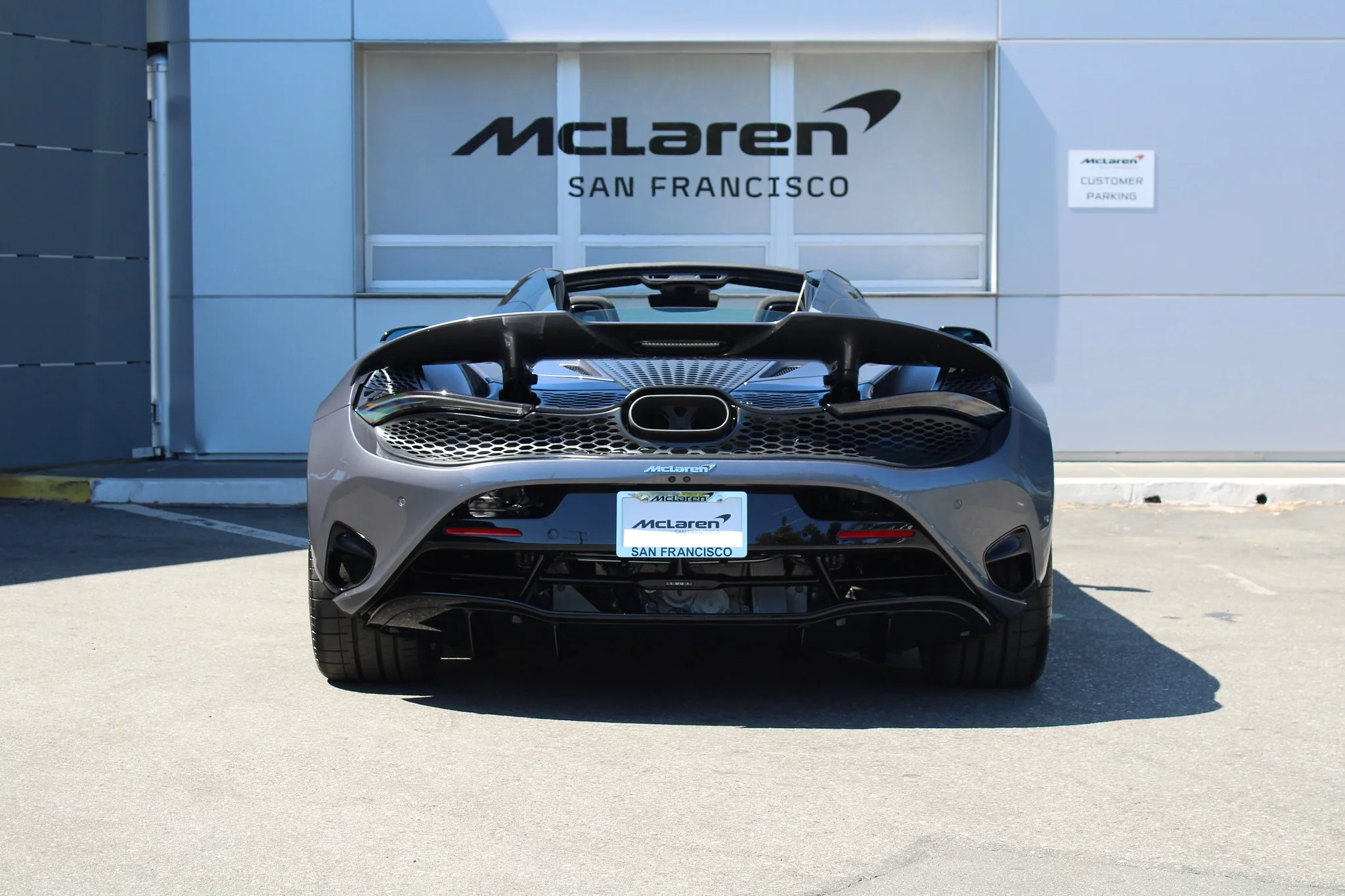 Anthracite McLaren 750S