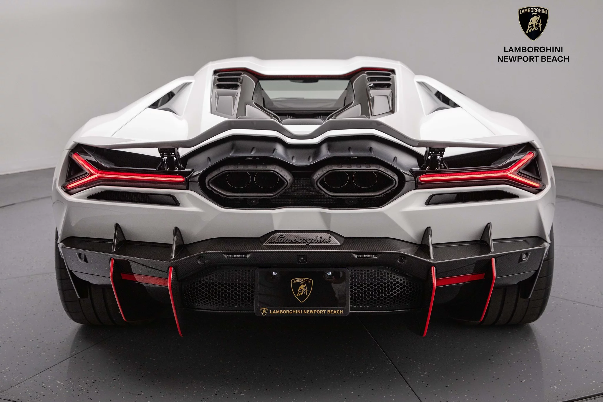 Bianco Asopo Lamborghini Revuelto