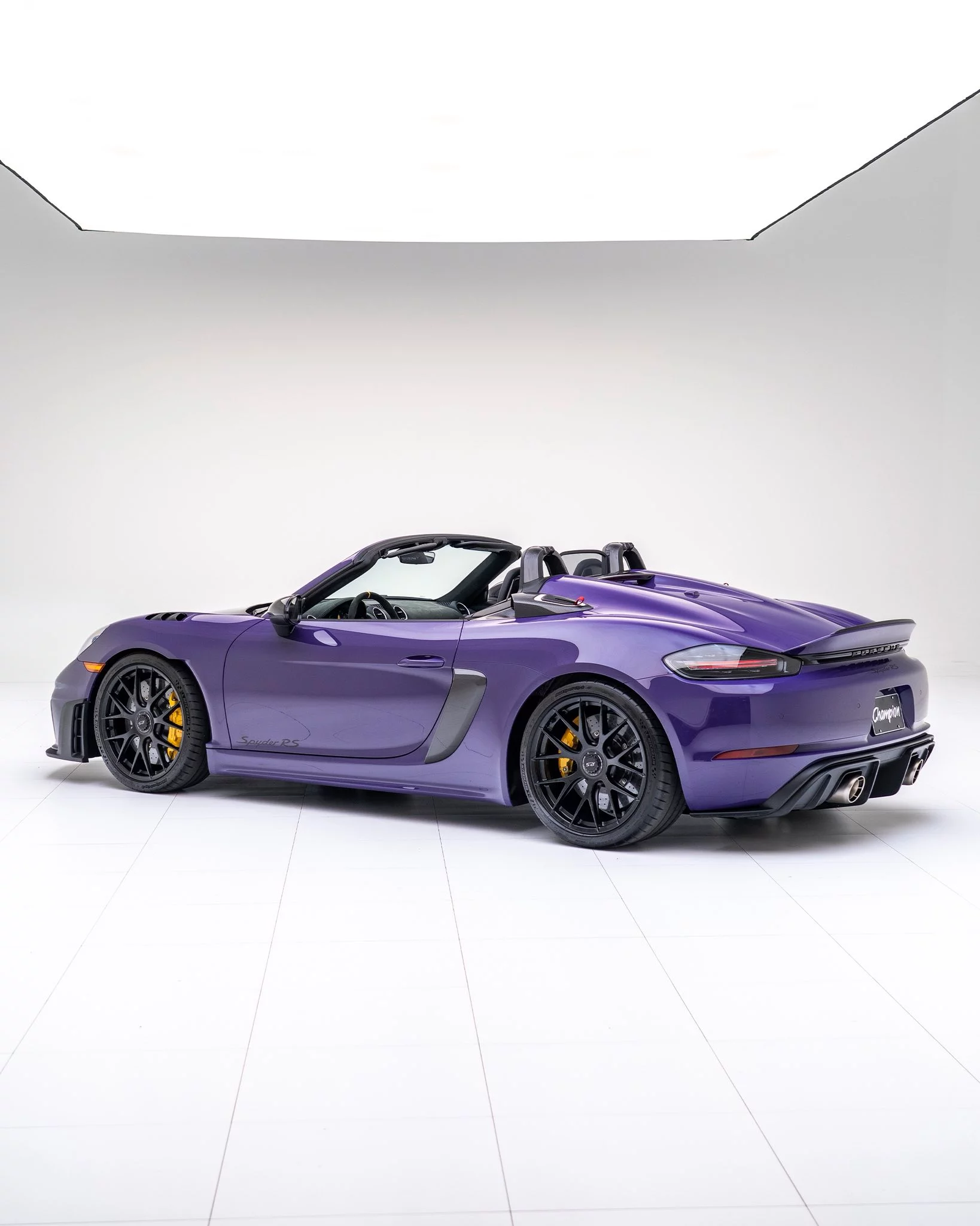 Ultraviolet Porsche 718 Spyder RS