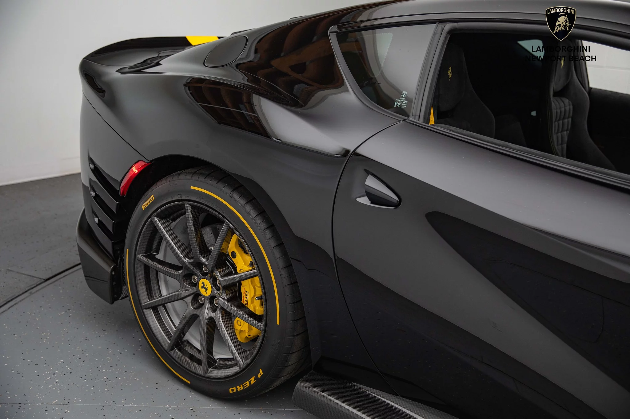 Nero DS Ferrari 812