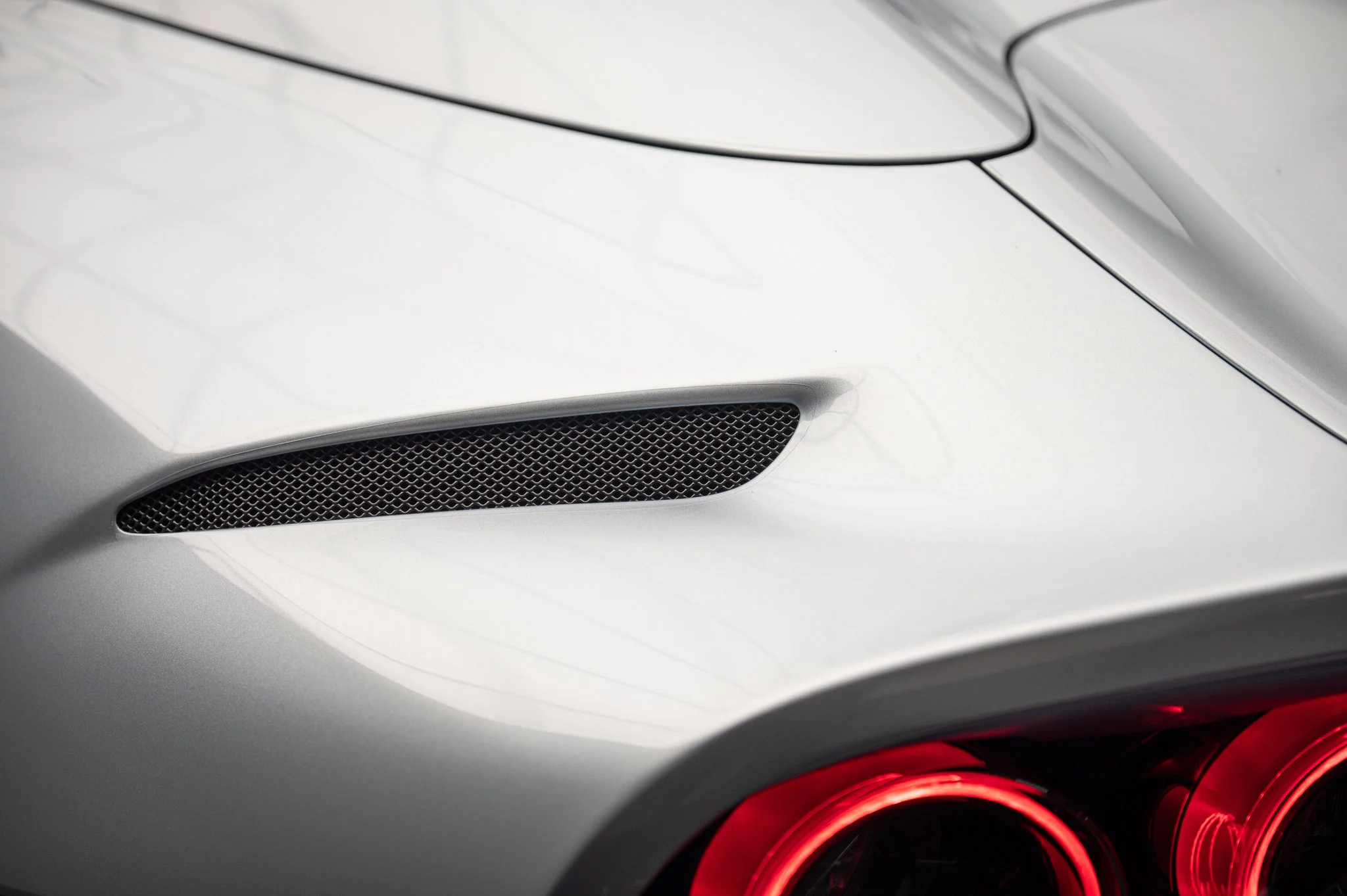Grigio Alloy Ferrari 812