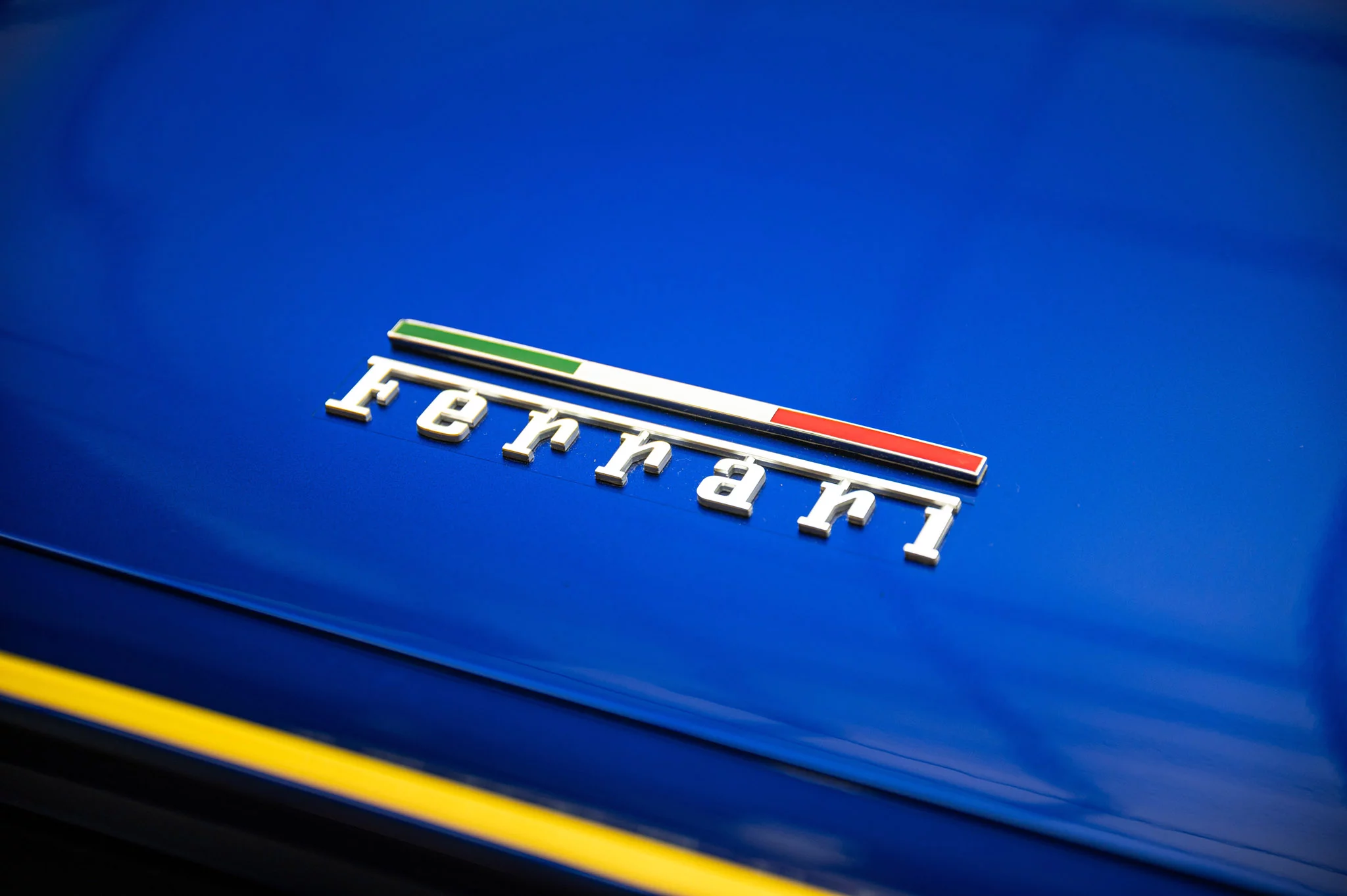Blu Elettrico Ferrari 812