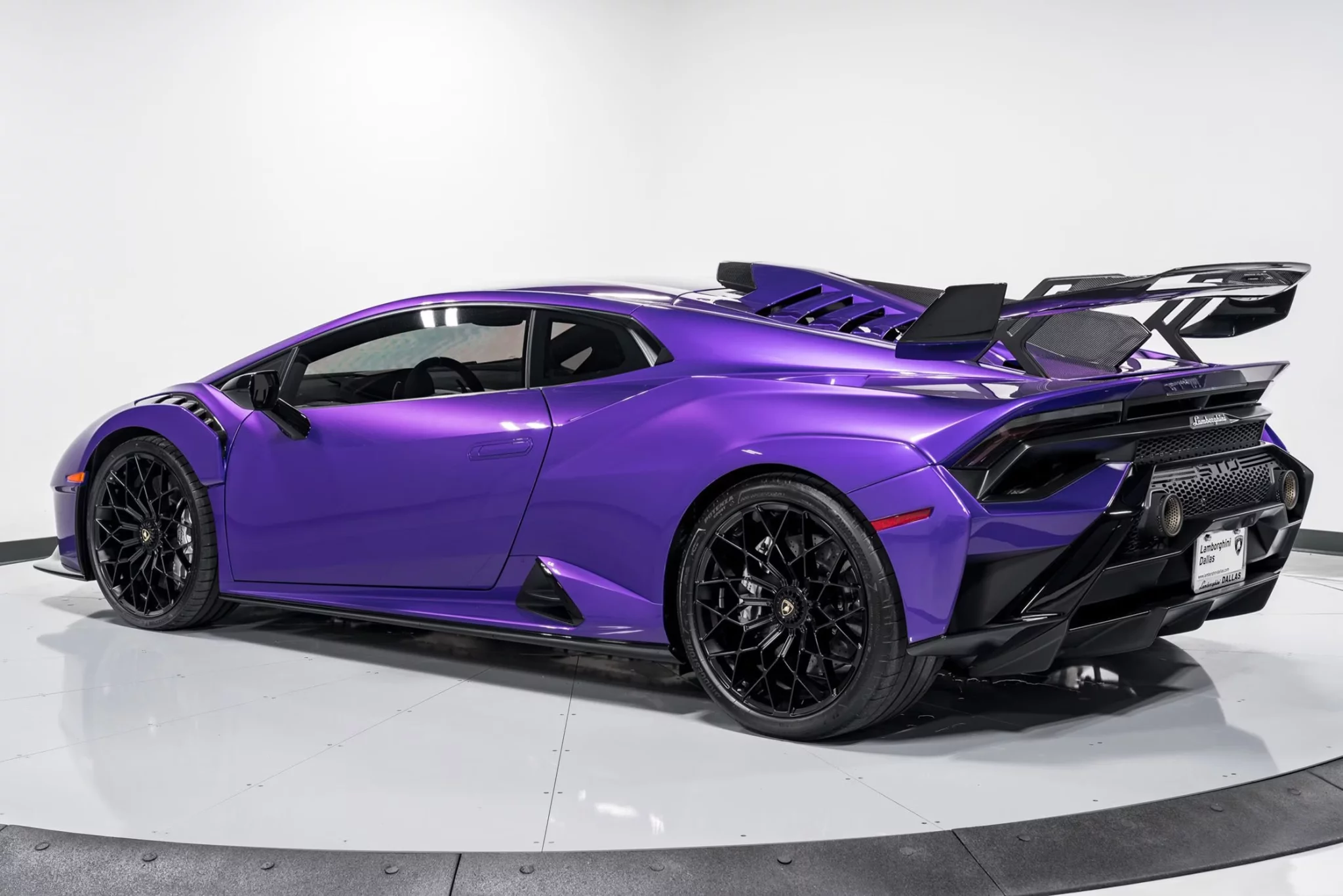 Viola Pasifae Lamborghini Huracán