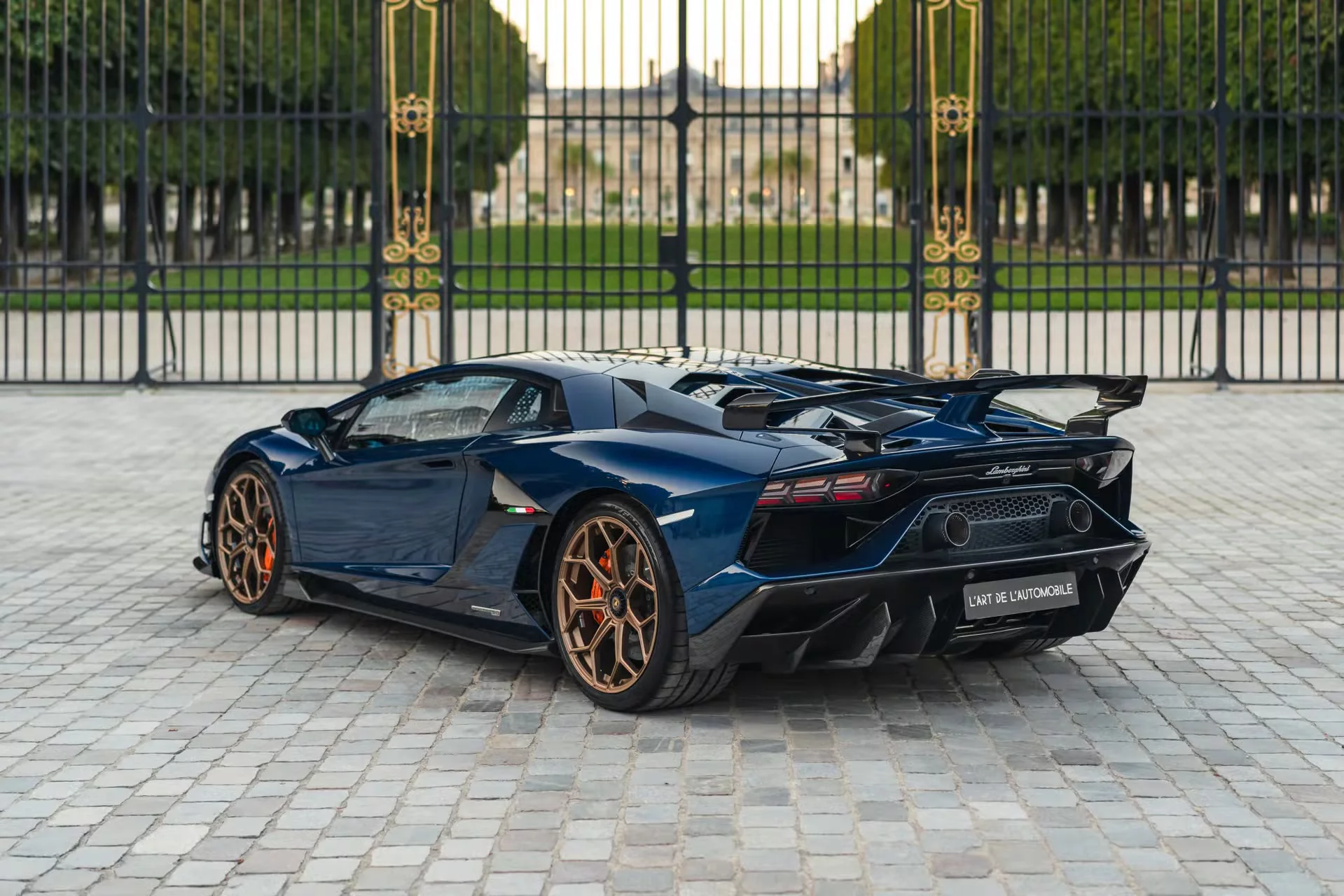 Blu Hera Lamborghini Aventador