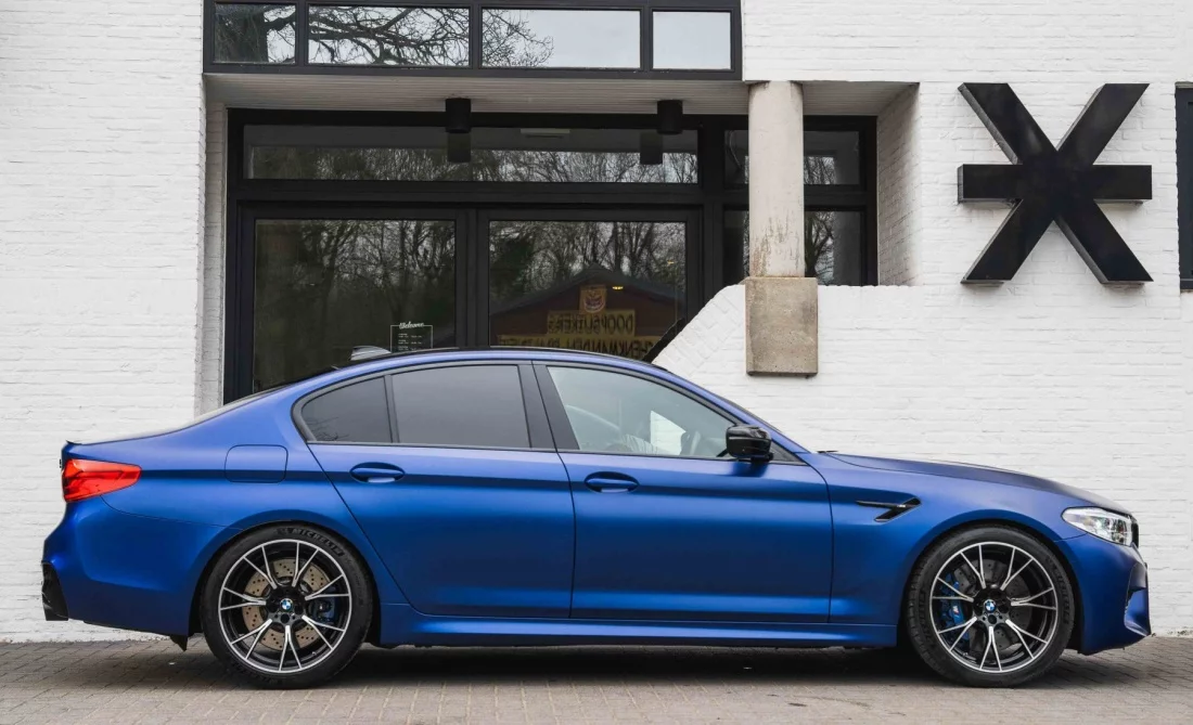Frozen Marina Bay Blue BMW M5