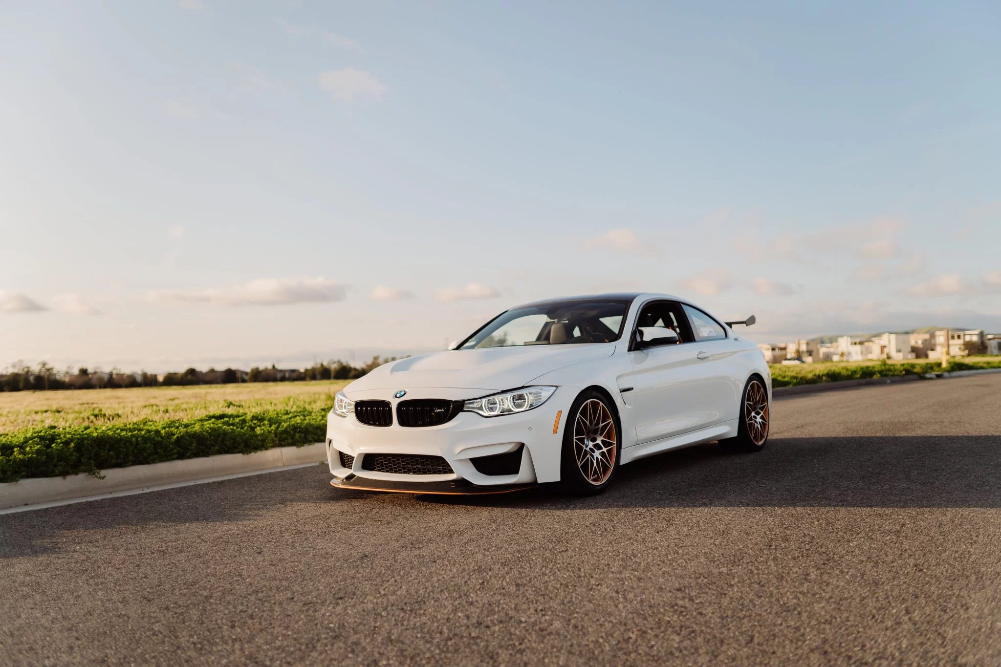 Alpine White III BMW M4