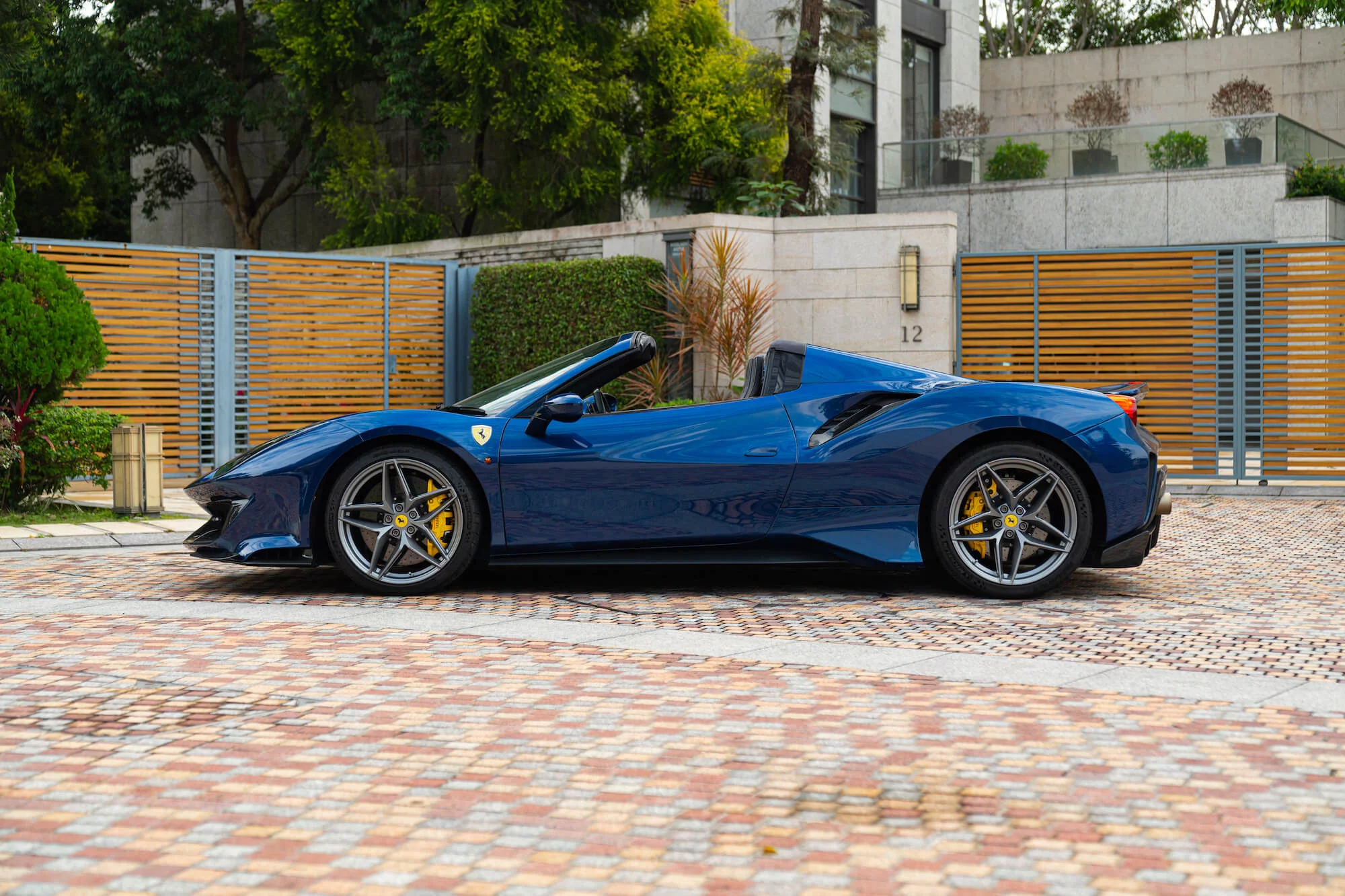 Blu Tour de France Ferrari 488