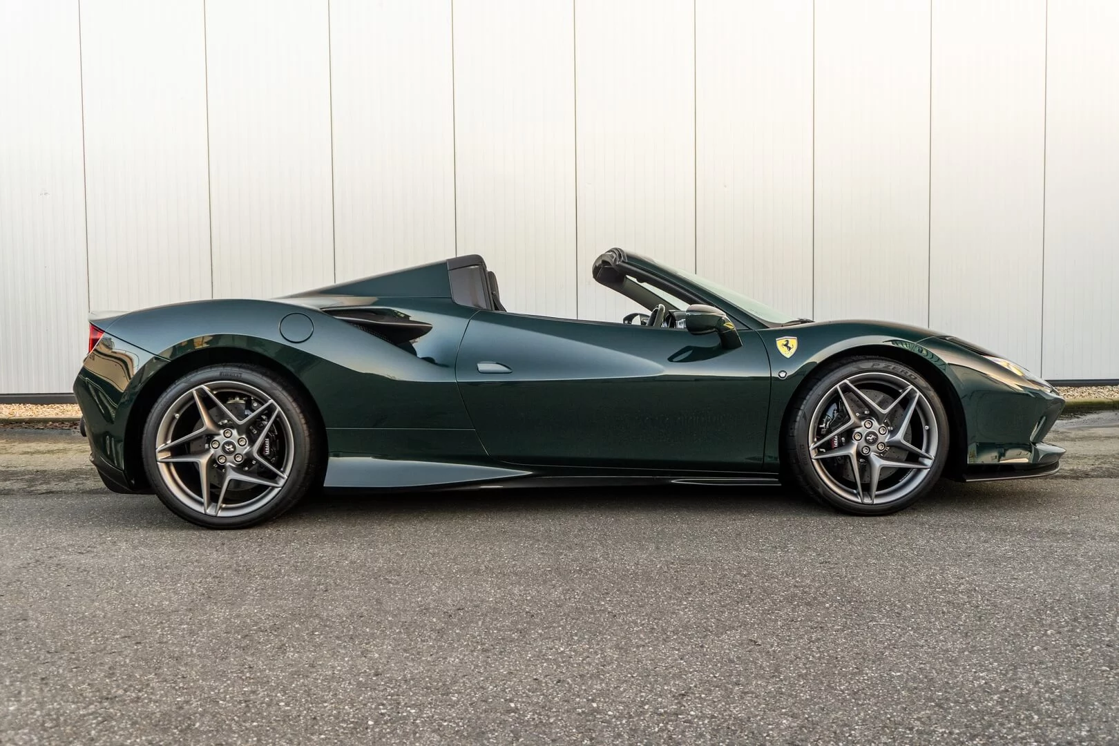 Verde British Racing Ferrari F8