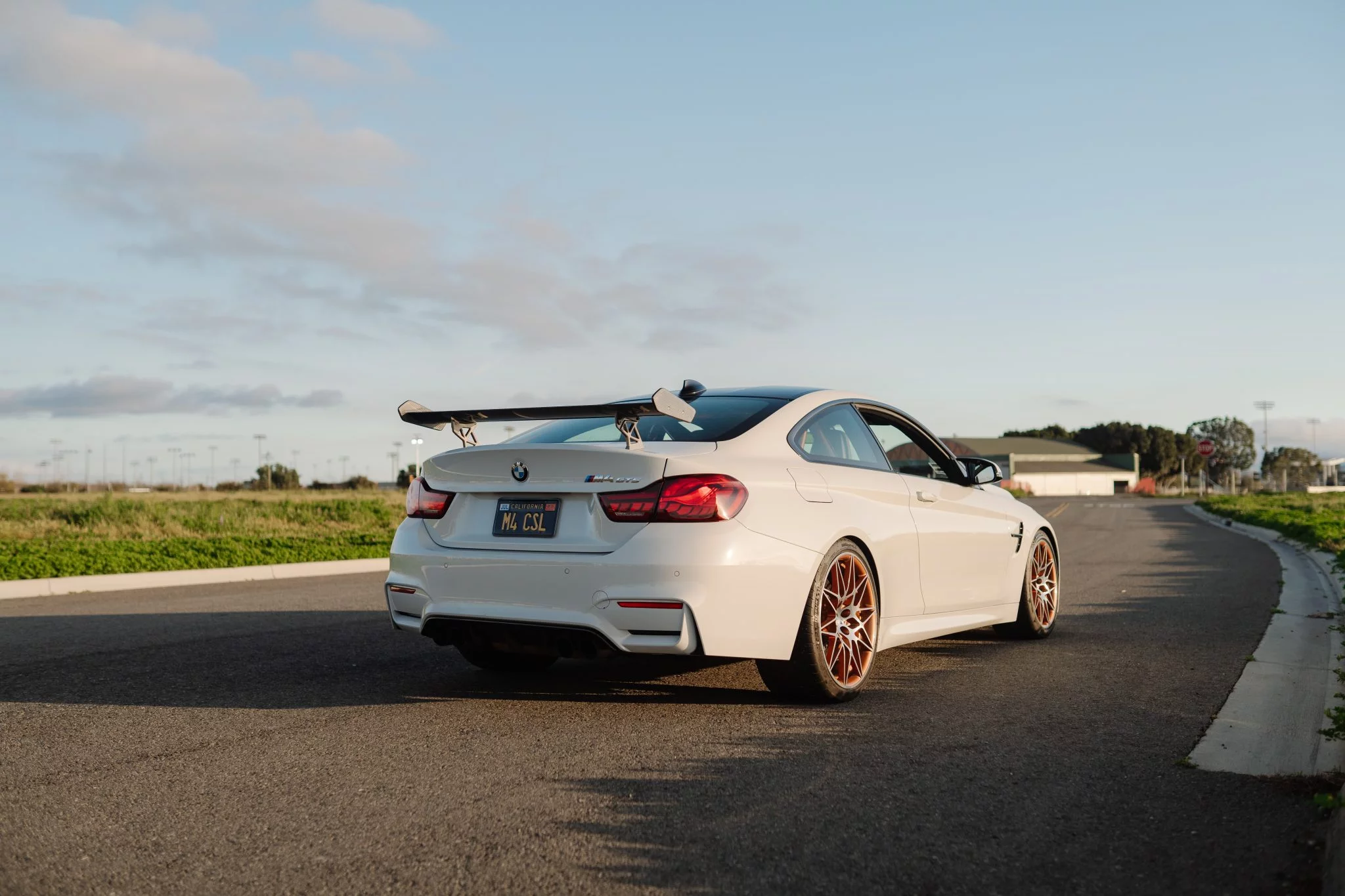 Alpine White III BMW M4