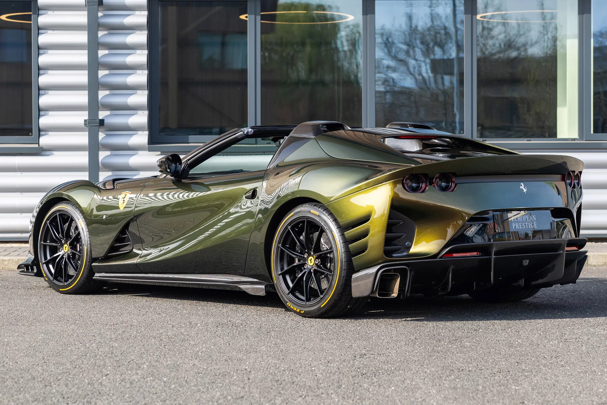 Verde Volterra Ferrari 812