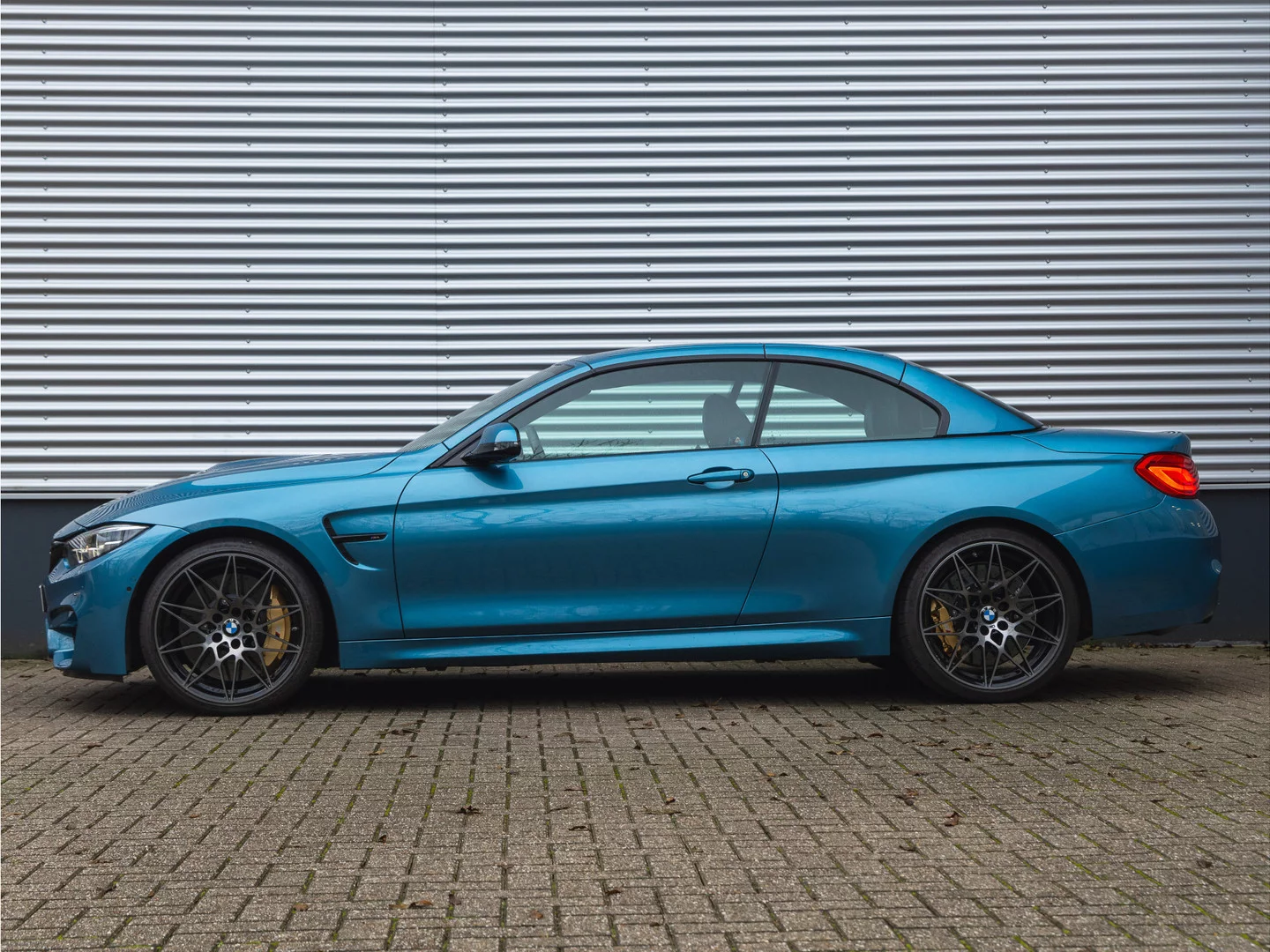 Maldives Blue II BMW M4