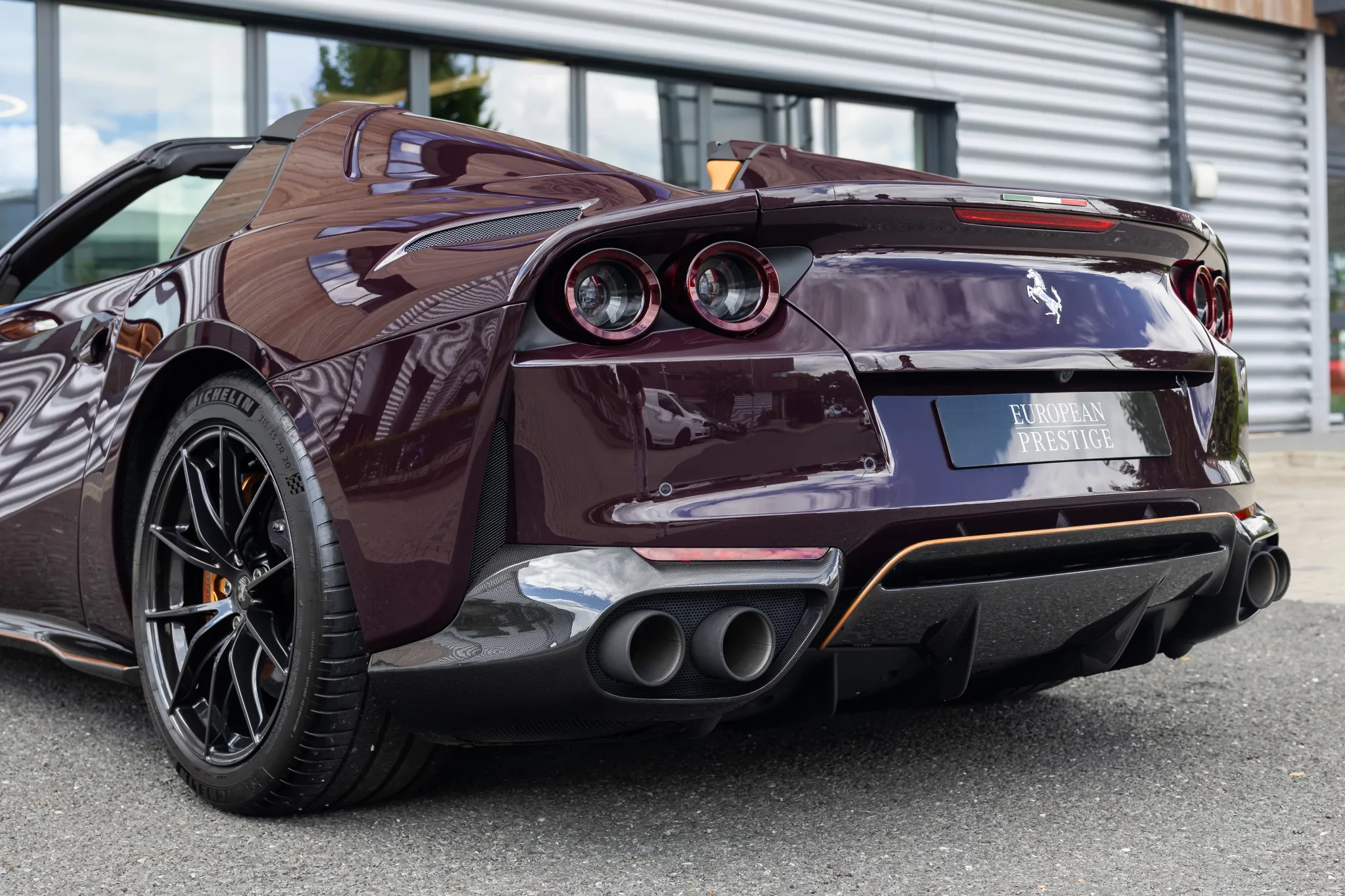 Vinaccia Ferrari 812