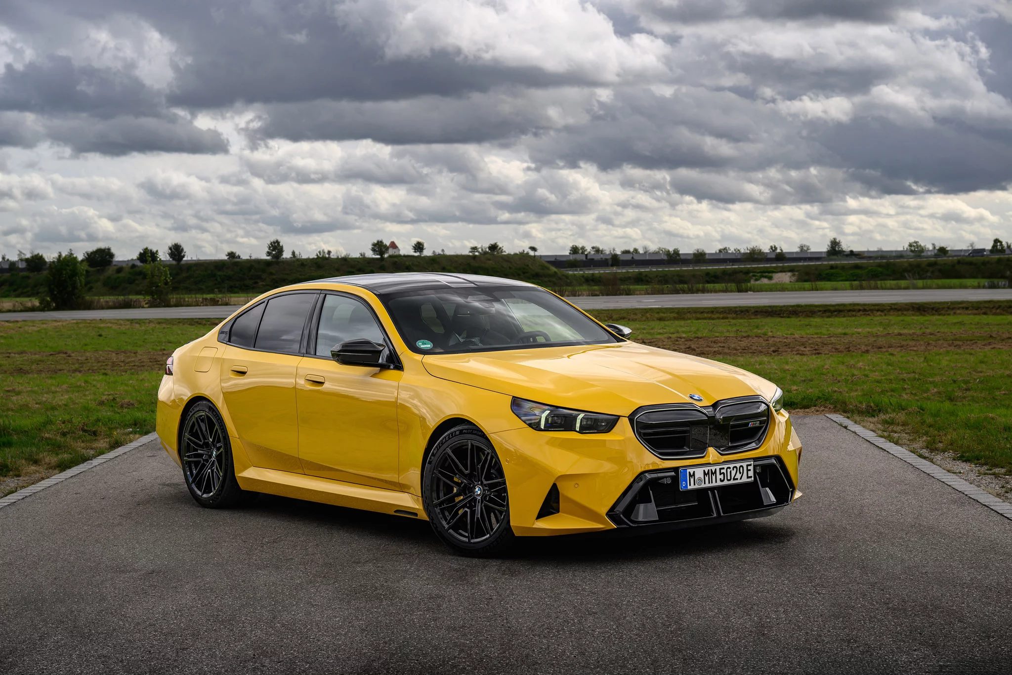 Speed Yellow BMW M5