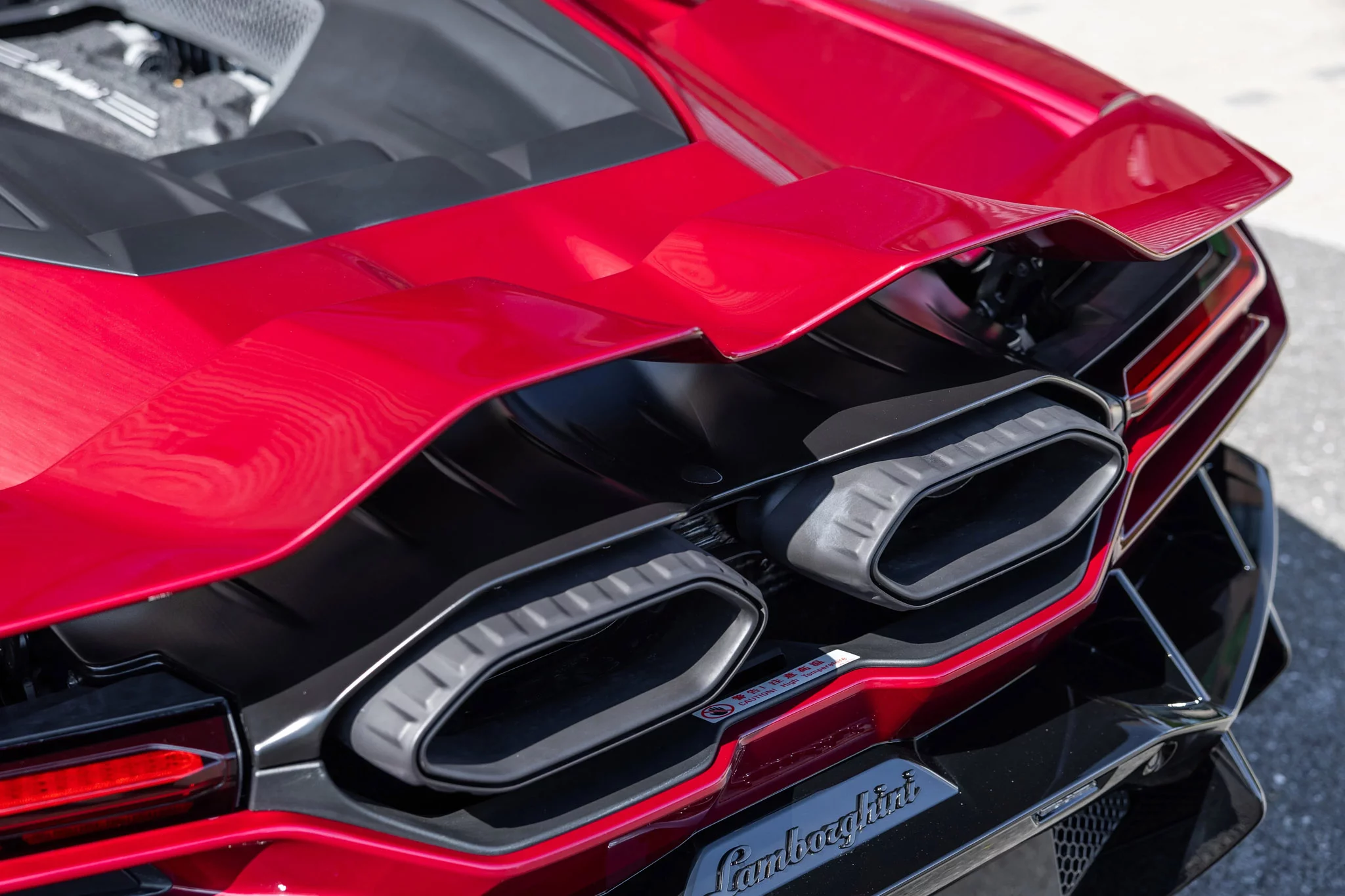 Amaranto Lamborghini Revuelto