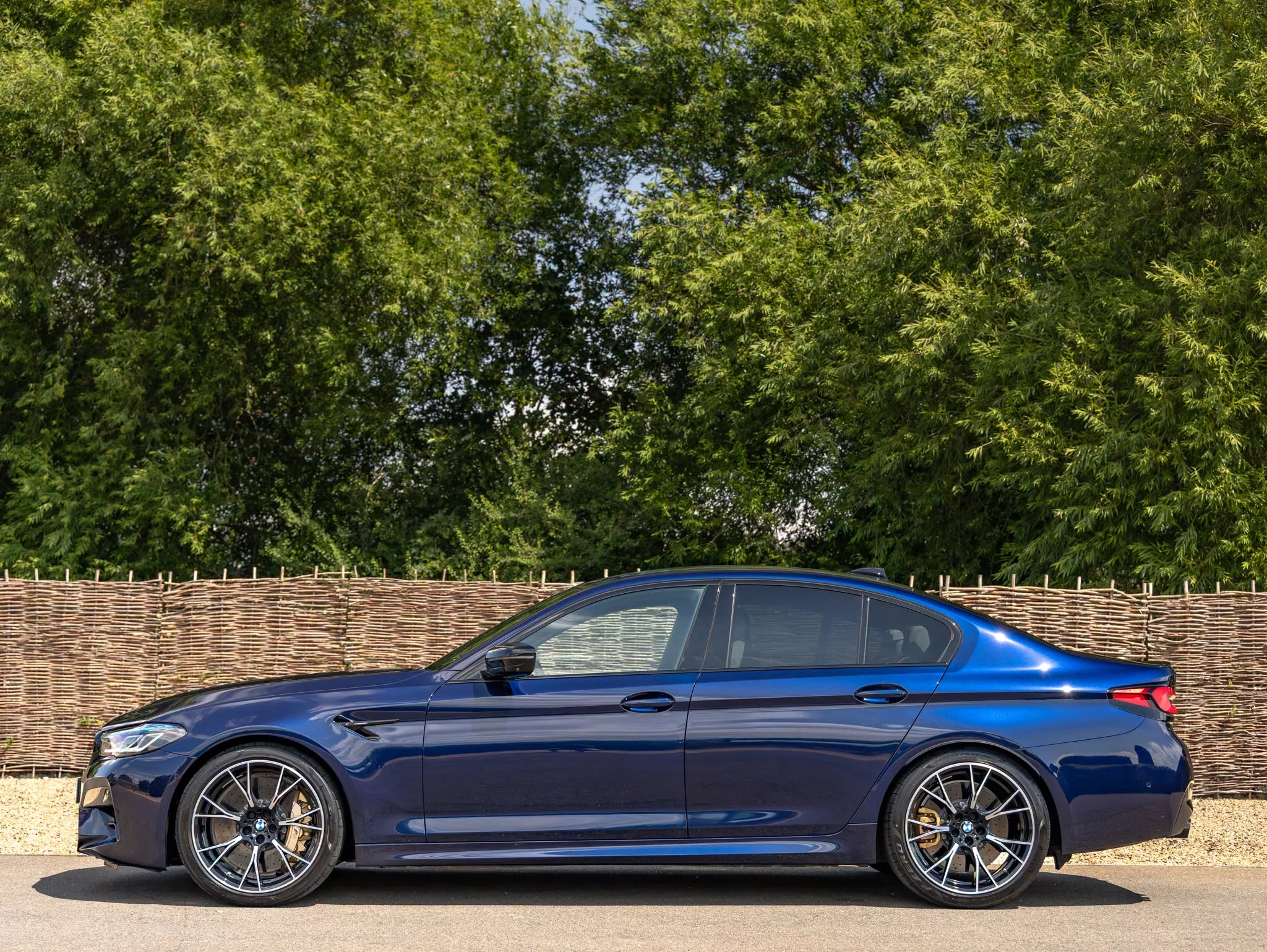 Tanzanite Blue II BMW M5
