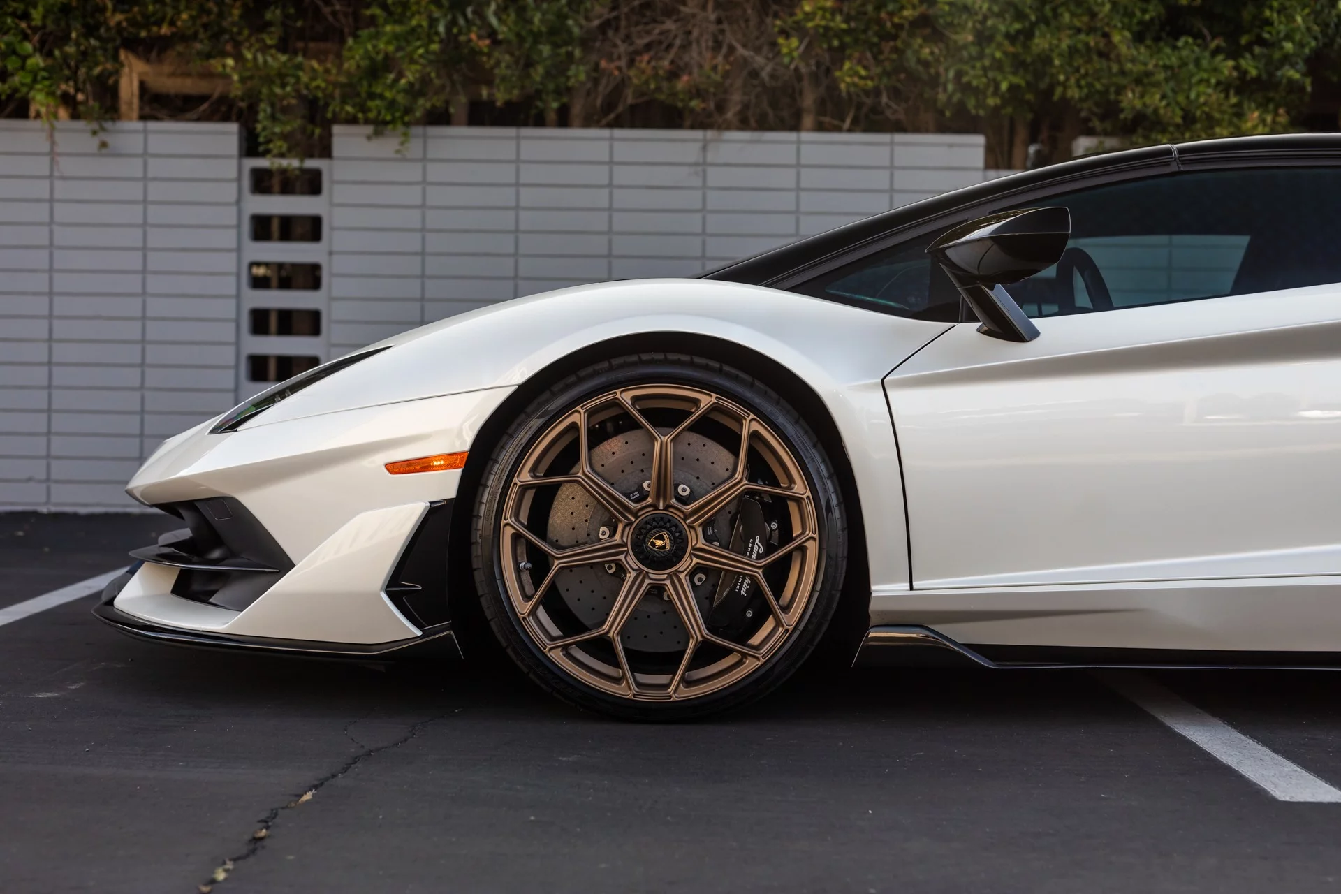 Balloon White Lamborghini Aventador