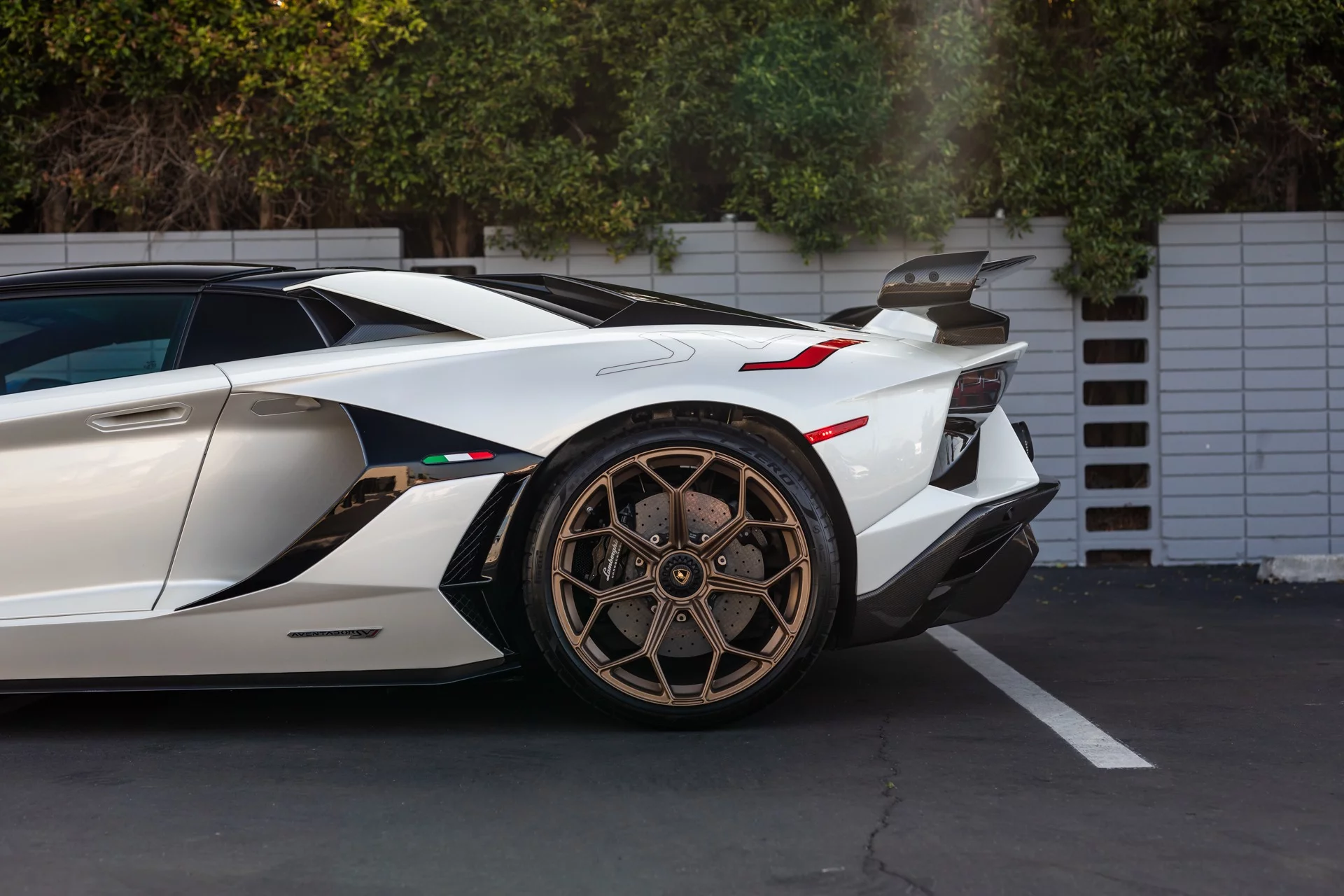 Balloon White Lamborghini Aventador