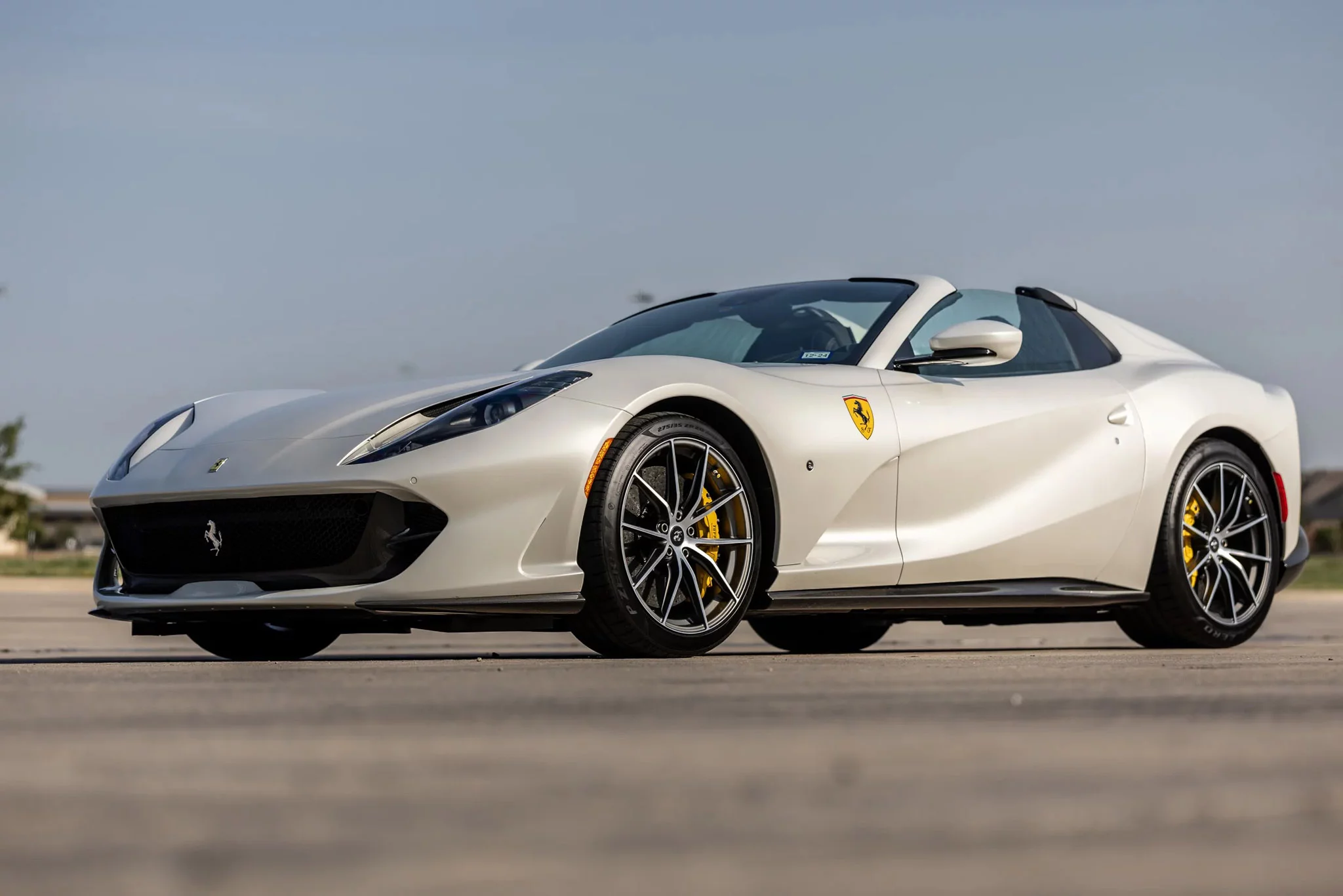 Bianco Italia Ferrari 812