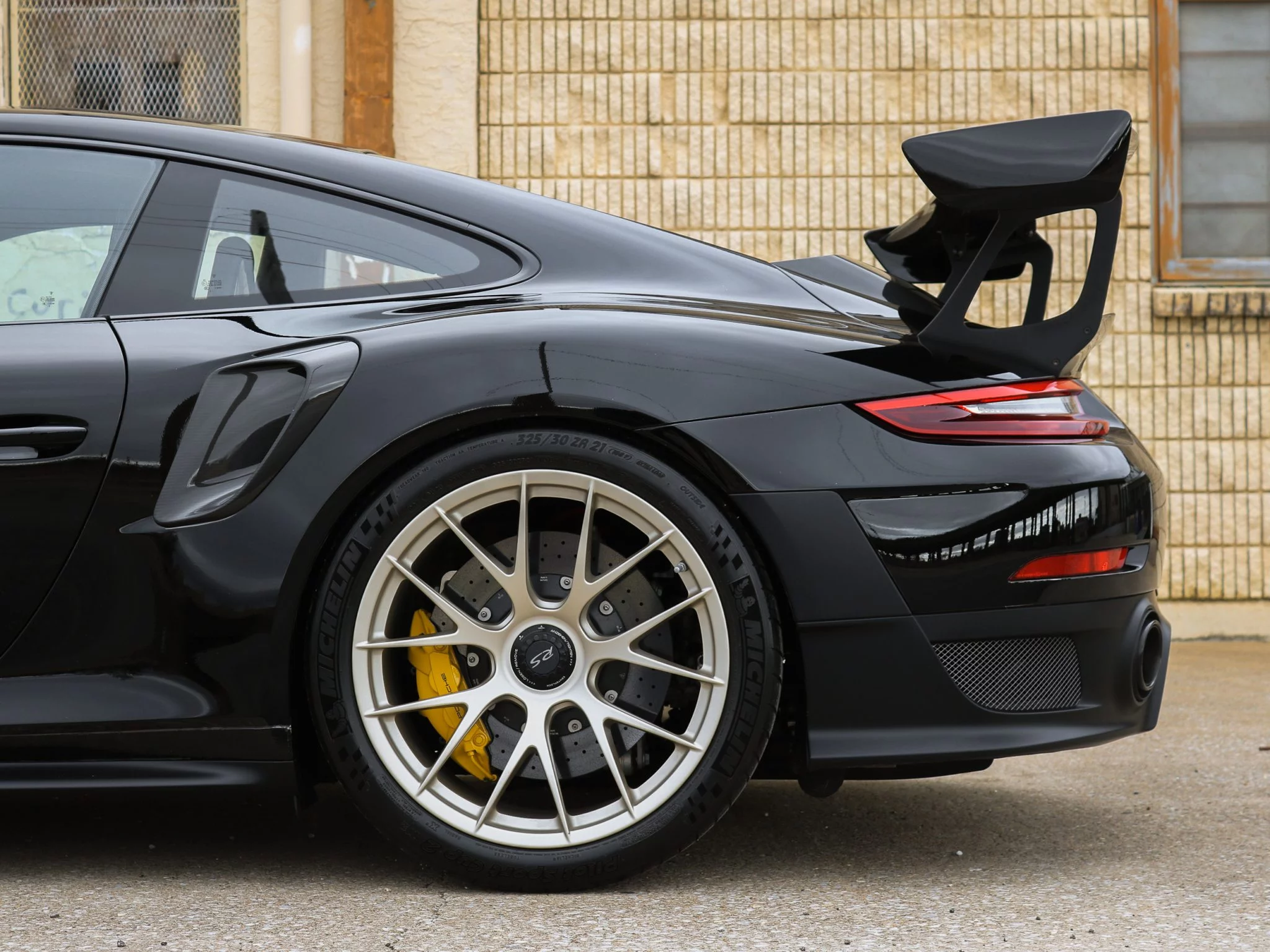 Black Porsche 911 GT2 RS