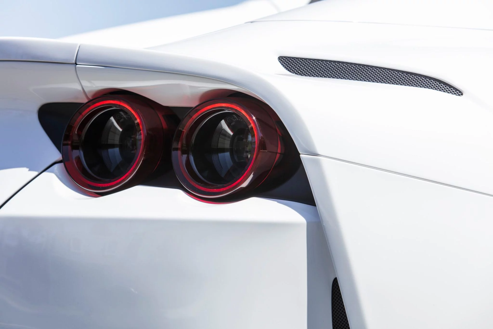 Bianco Cervino Ferrari 812