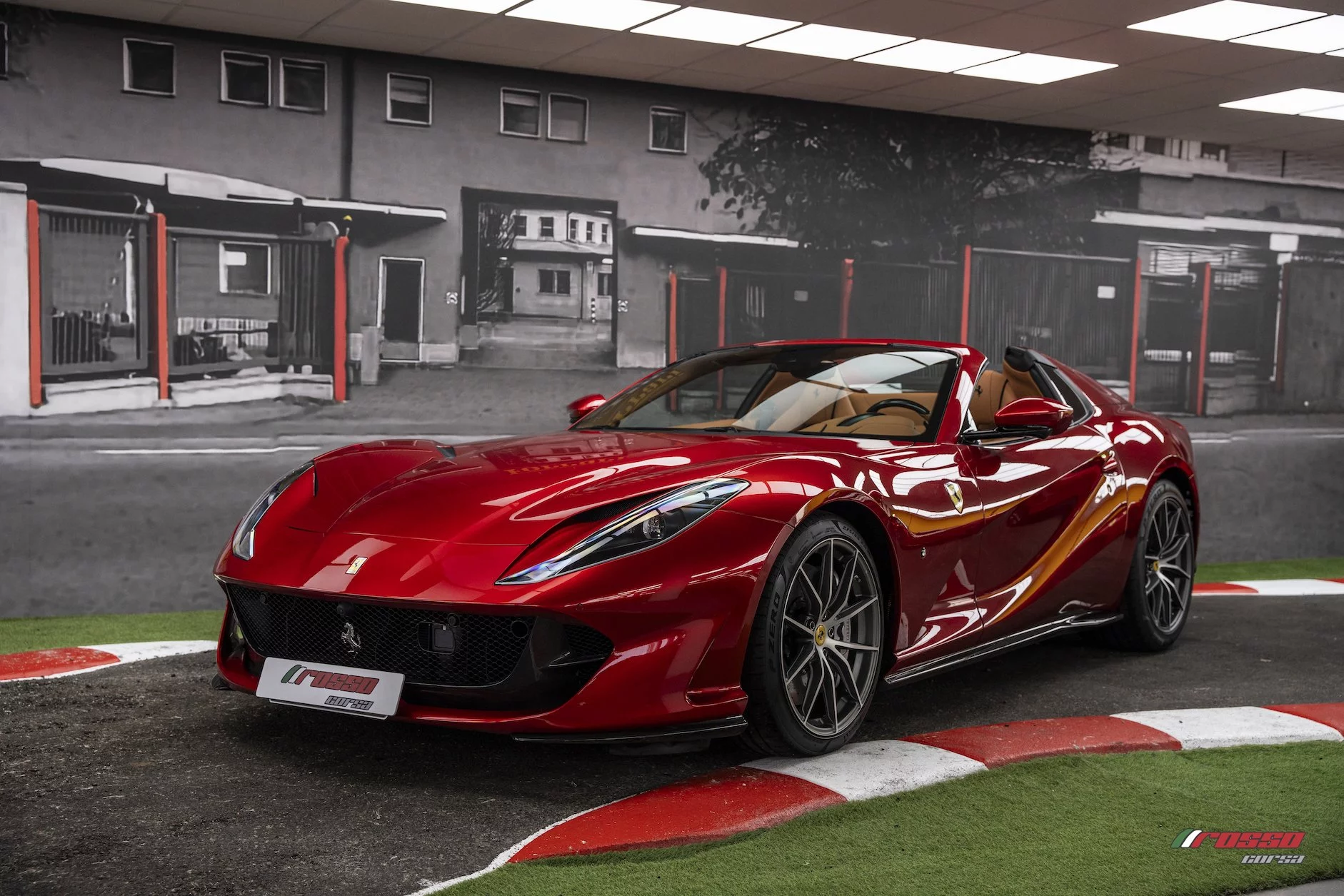 Rosso Magma Ferrari 812