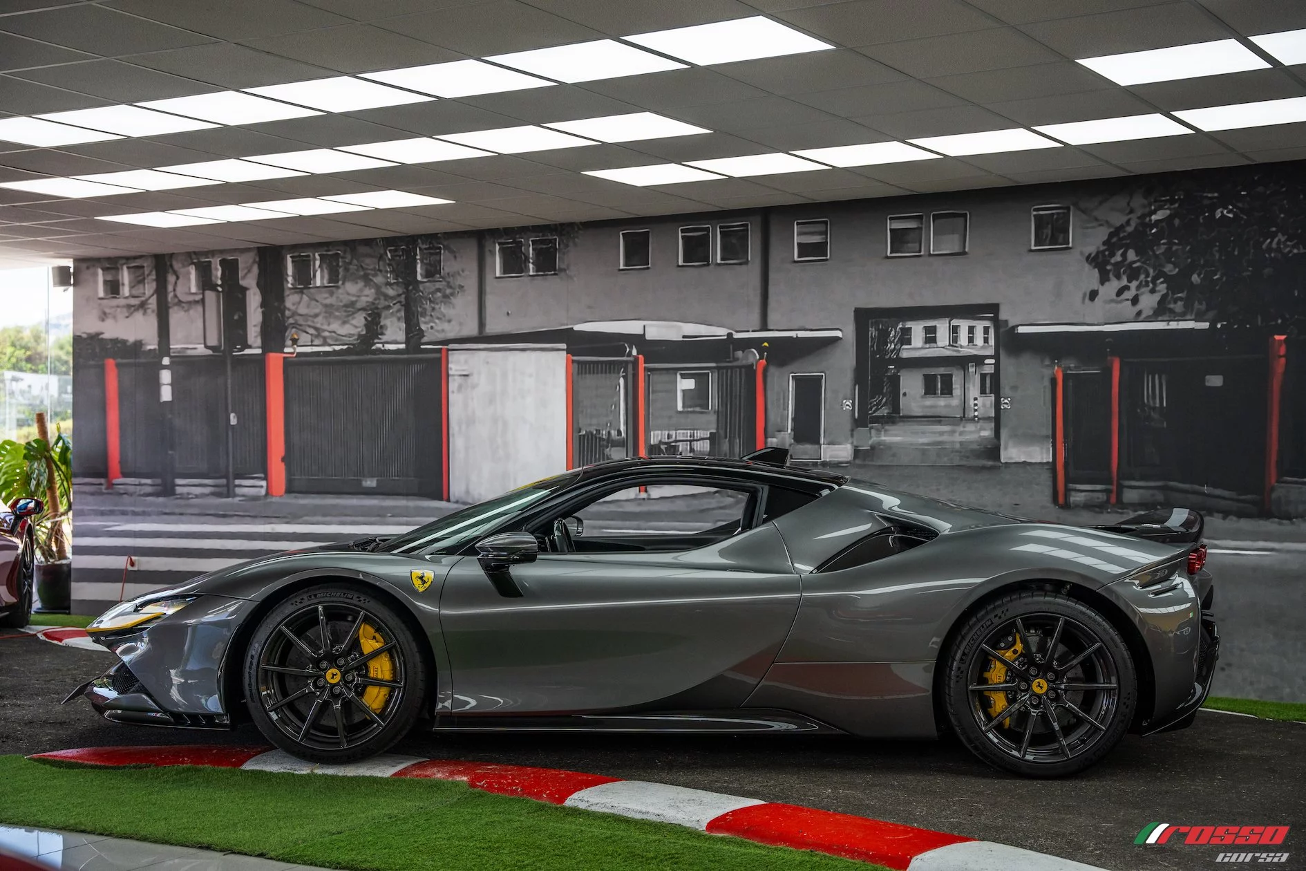 Grigio Ferro Ferrari SF90