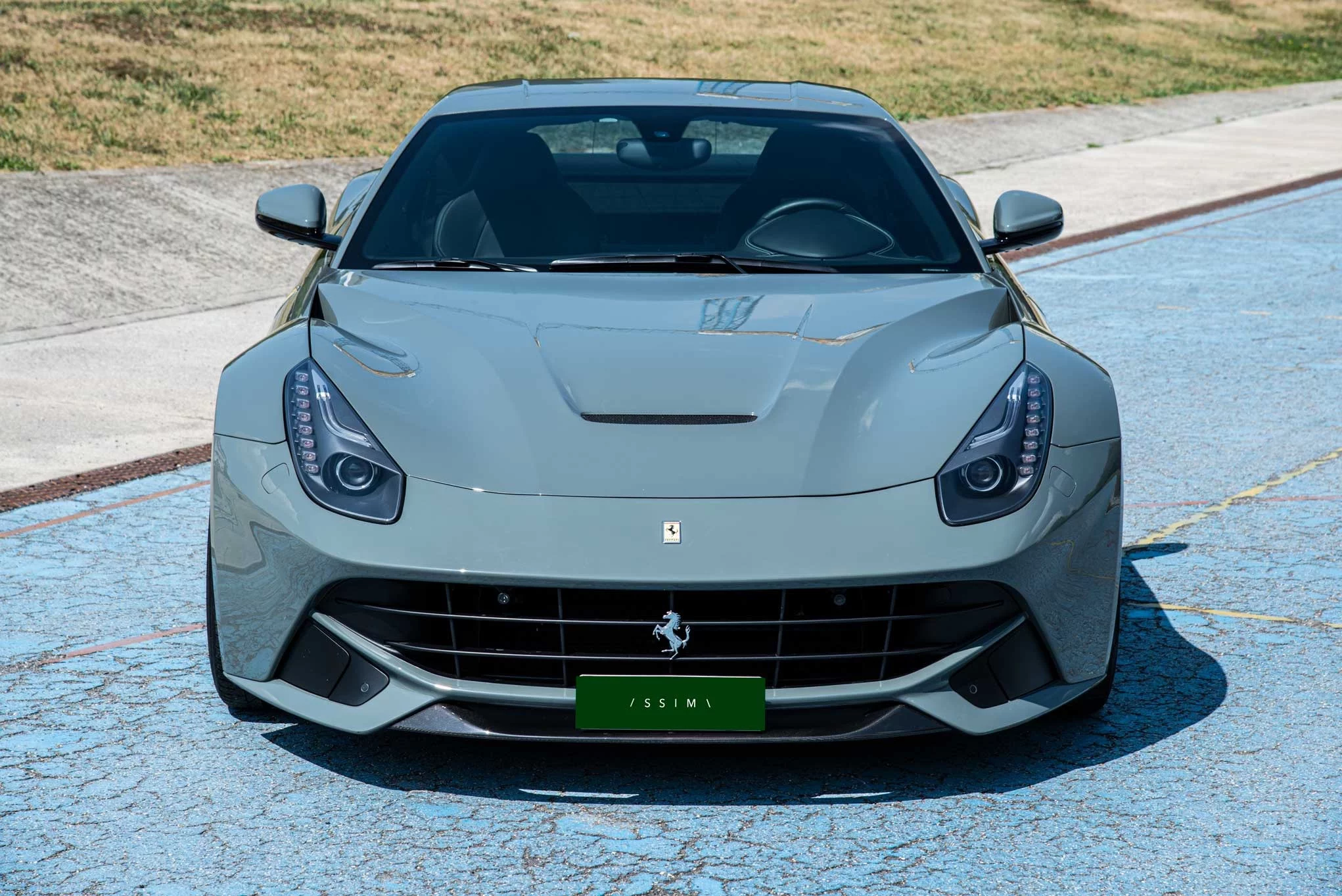 Grigio Medio Ferrari F12