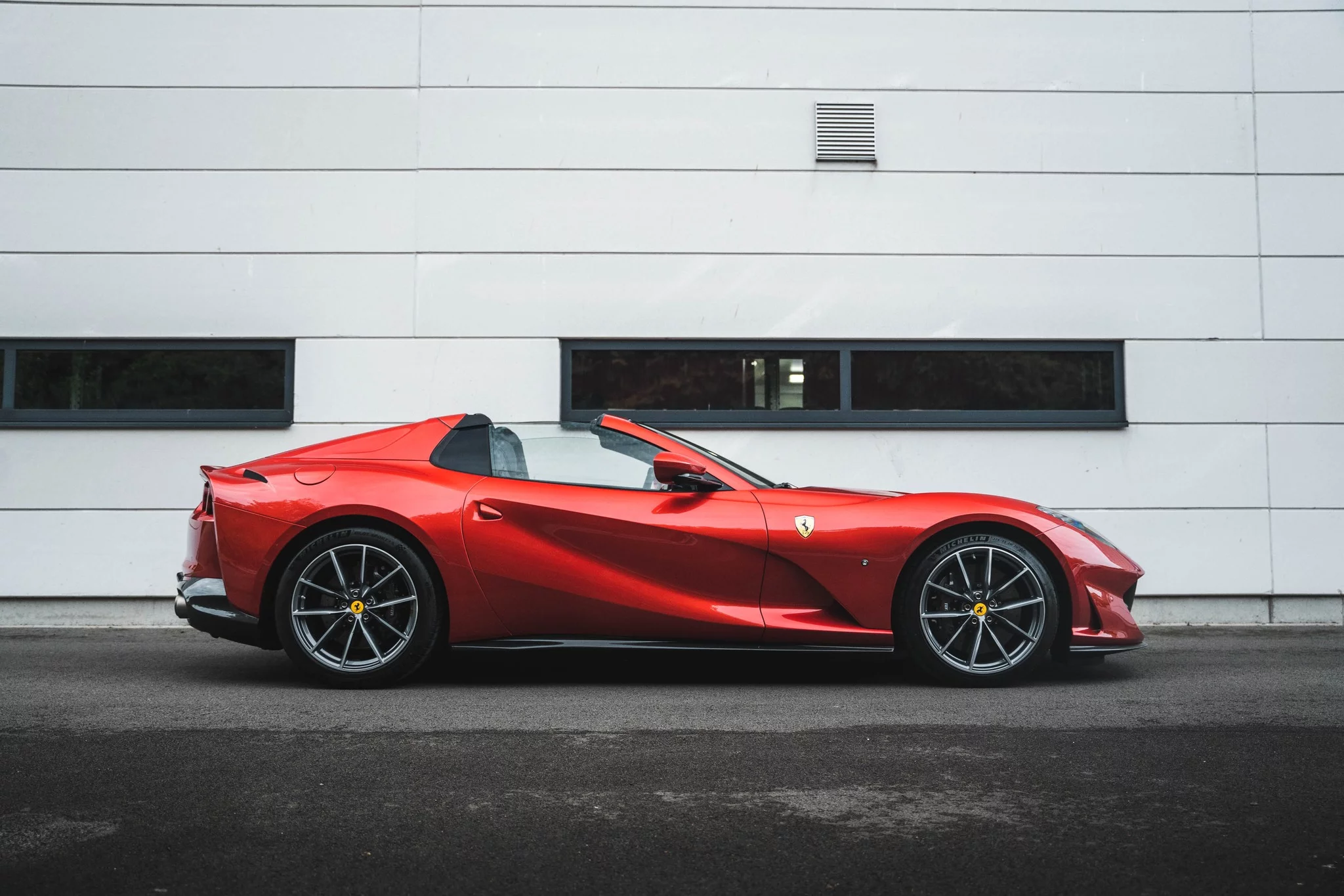 Rosso Fuoco Ferrari 812