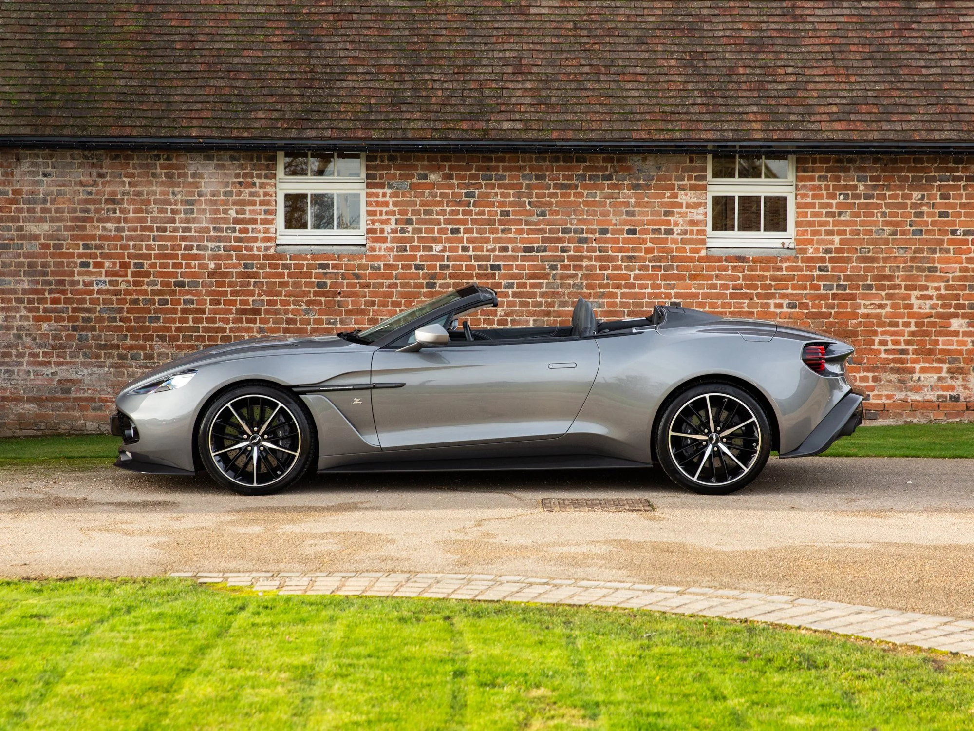 Hammerhead Silver Aston Martin Vanquish