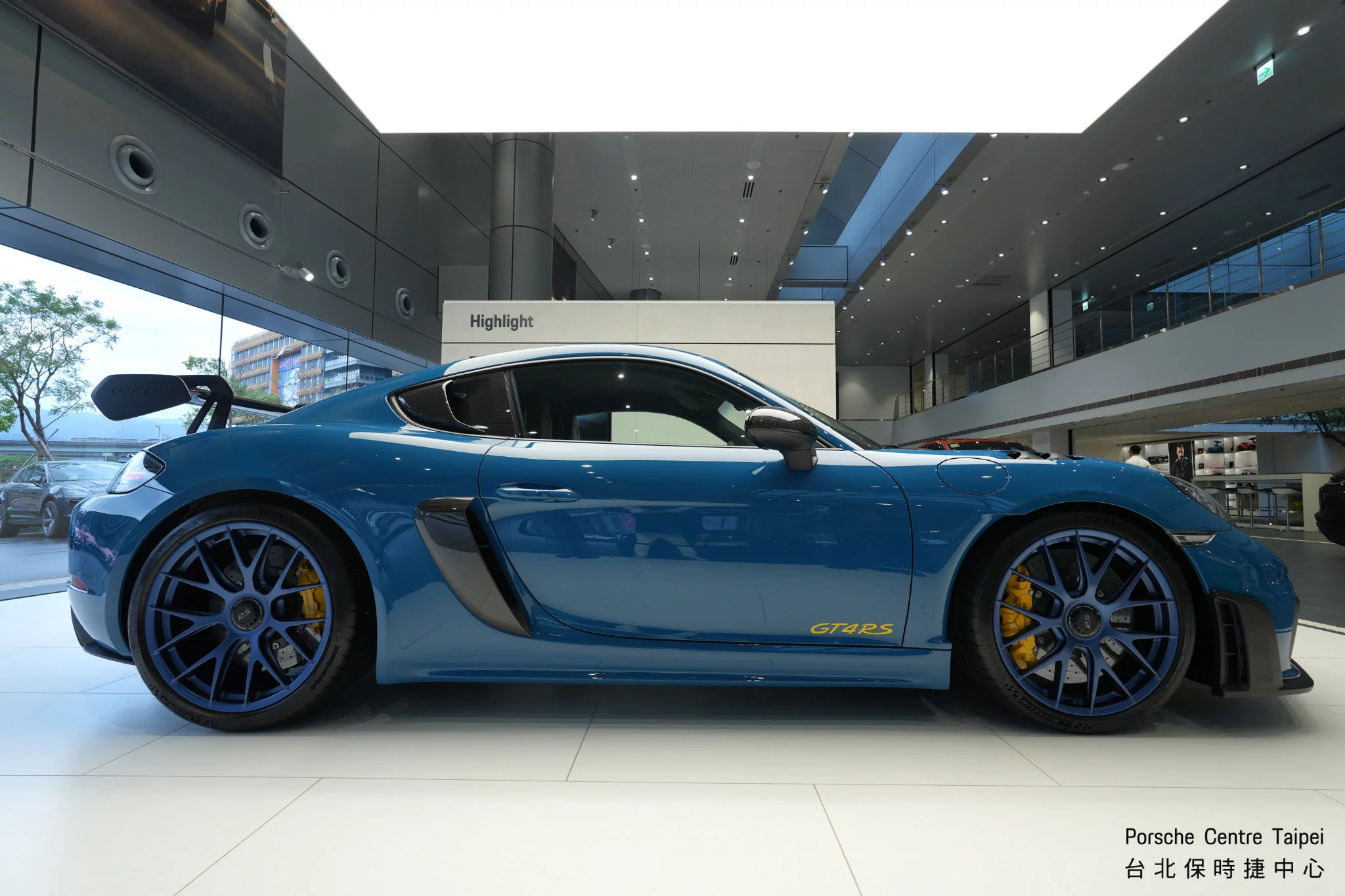 Oslo Blue Porsche 718 Cayman GT4 RS