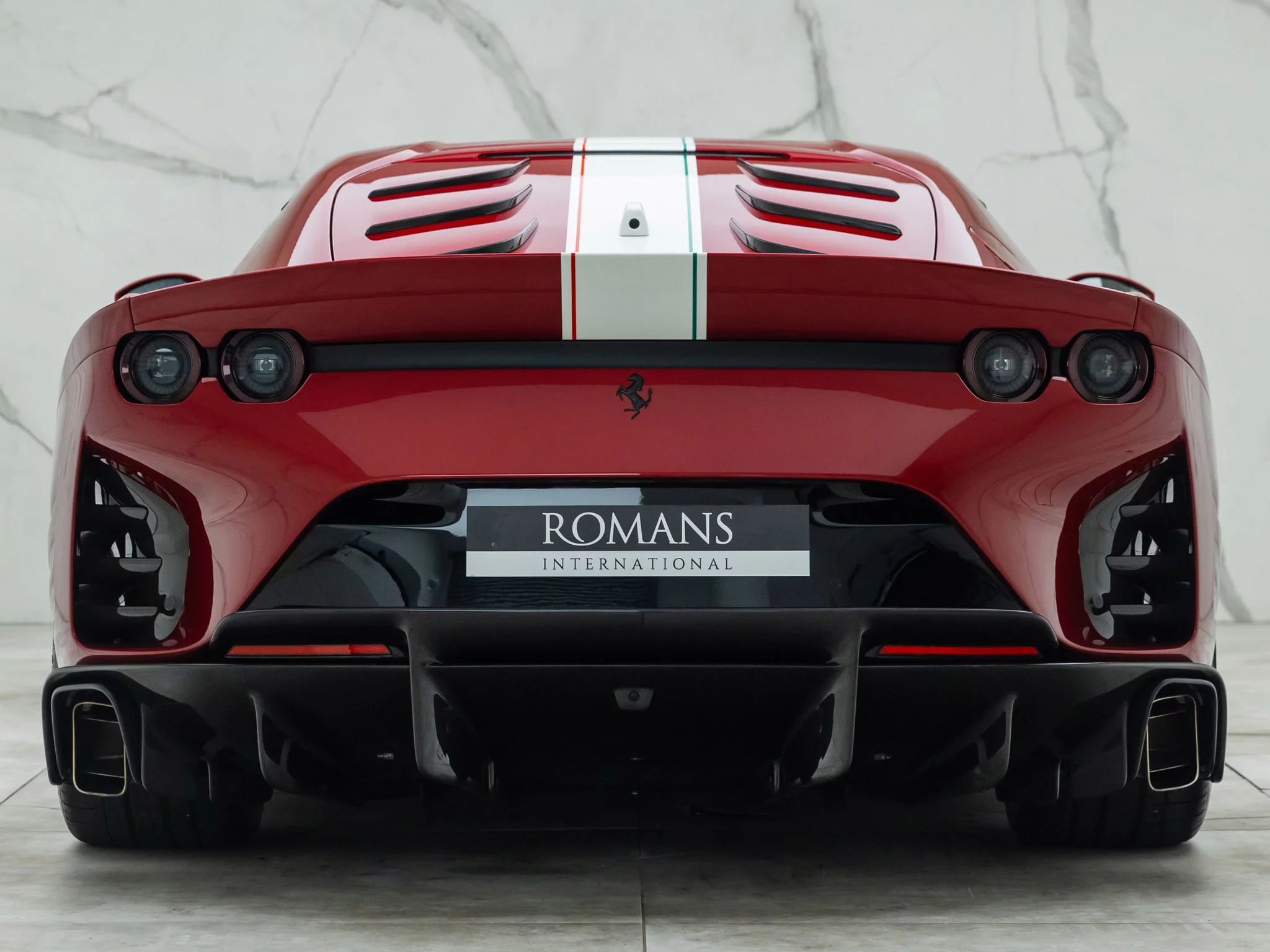 Rosso Monza Ferrari 812