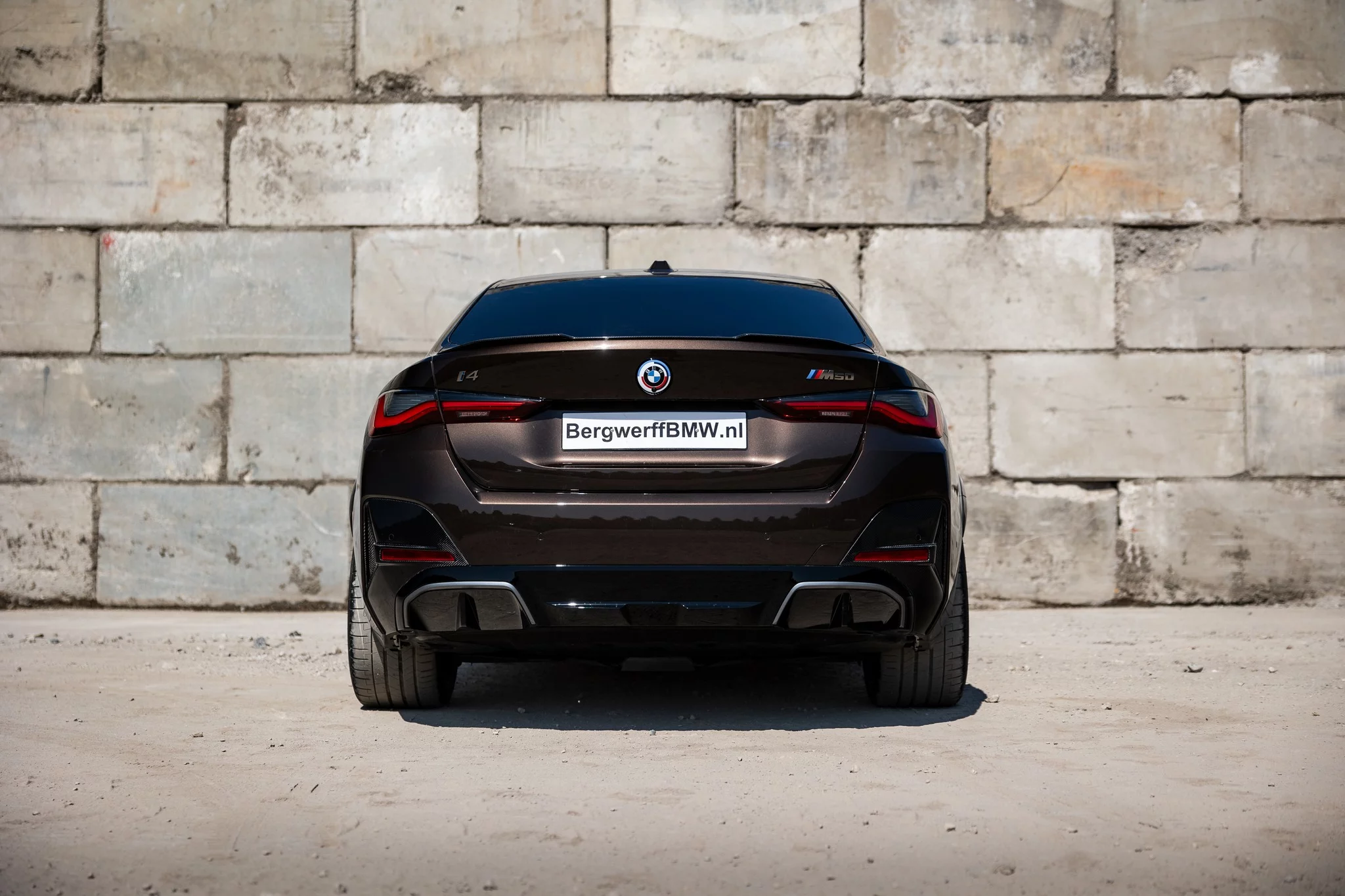 Macadamia Metallic BMW i4