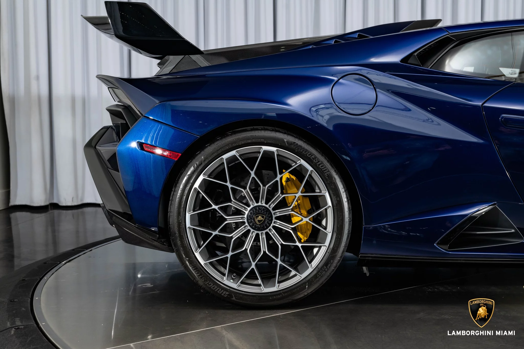 Blu Astraeus Lamborghini Huracán