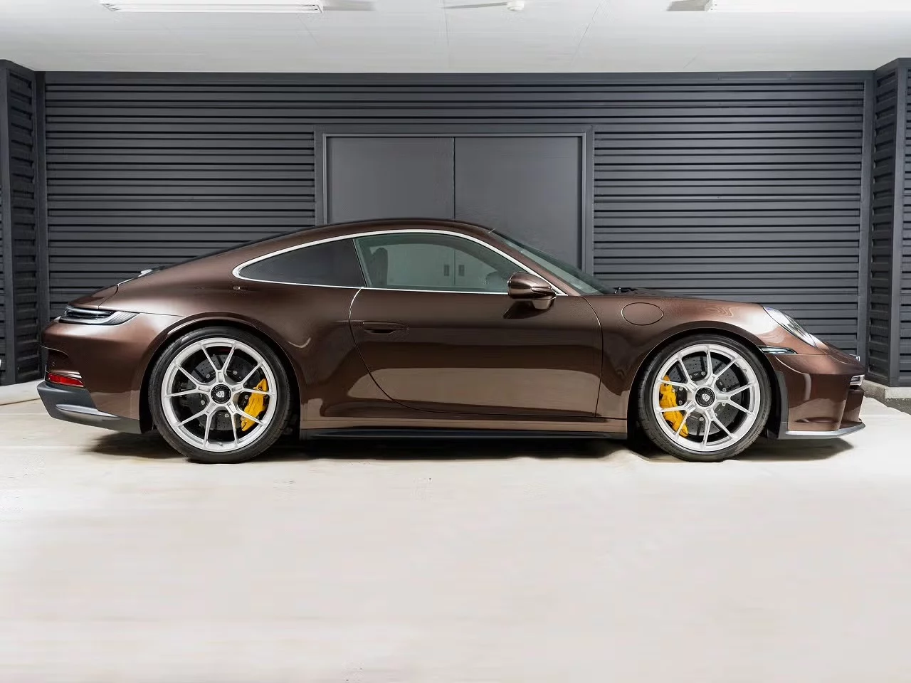 Macadamia Metallic Porsche 911 GT3