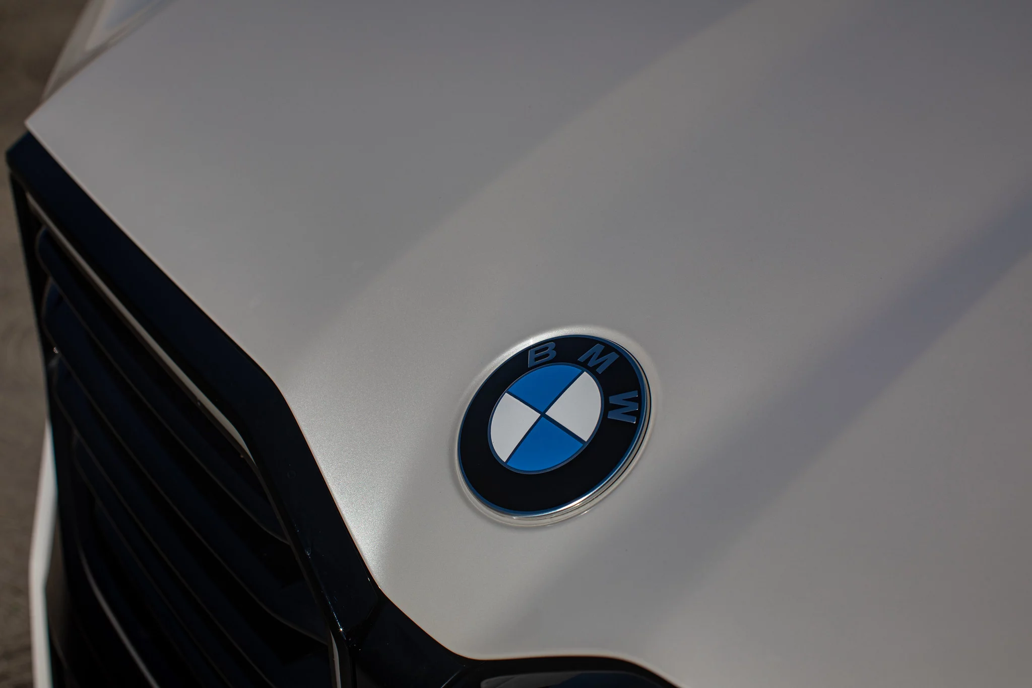 Mineral White BMW XM