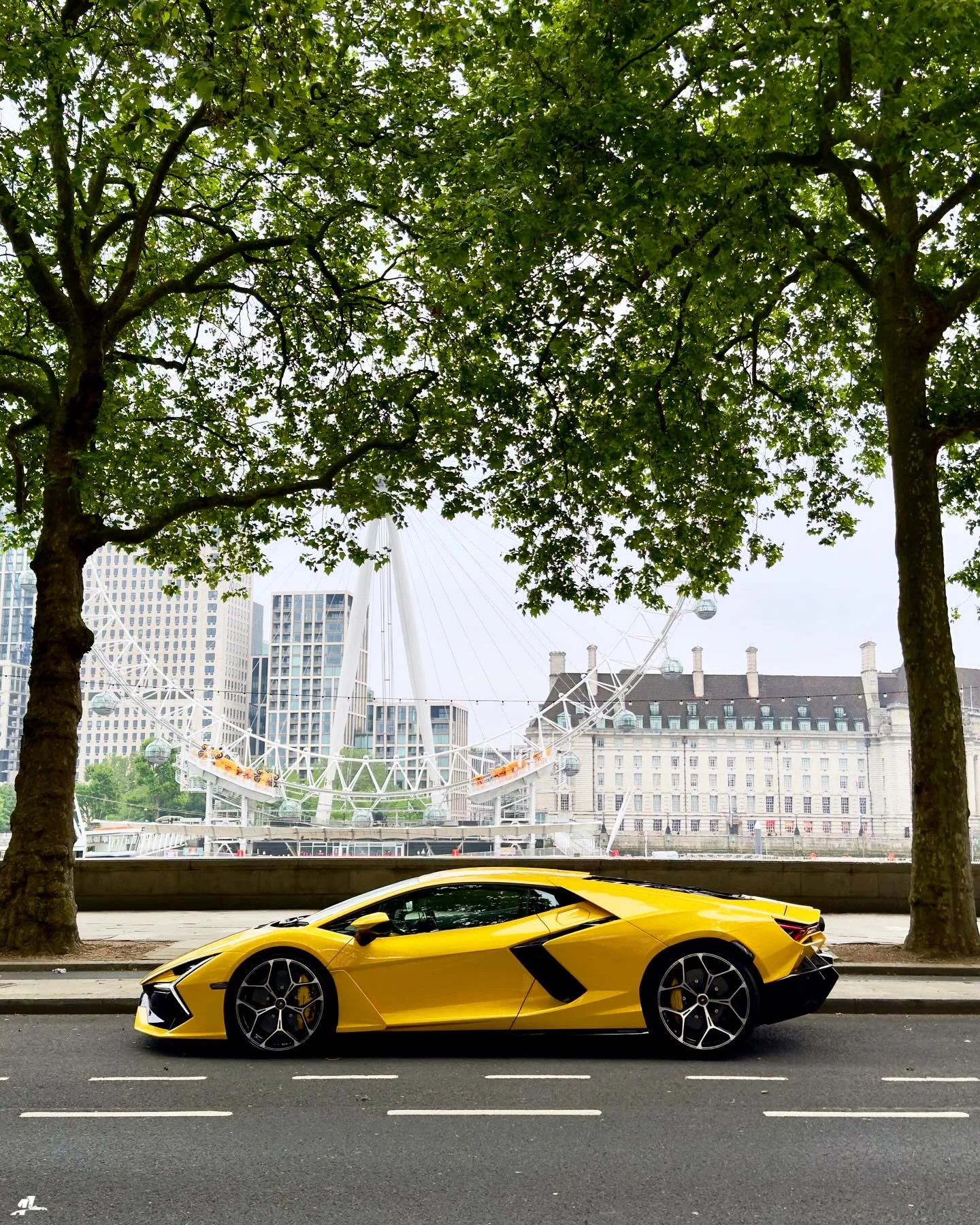 Giallo Inti Lamborghini Revuelto