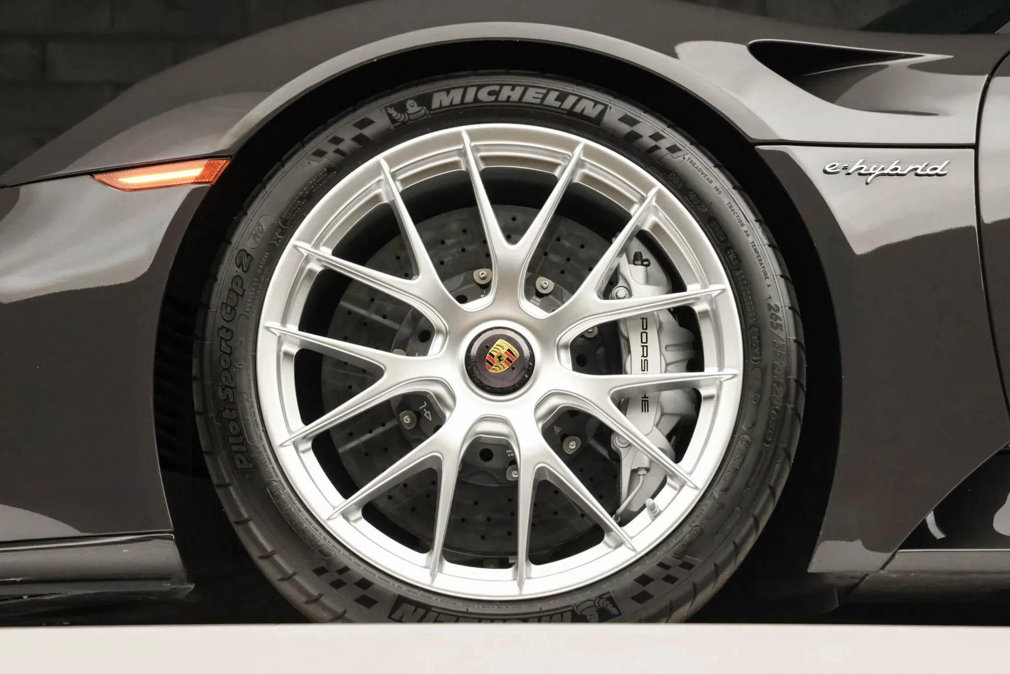 Grey Black Porsche 918 Spyder