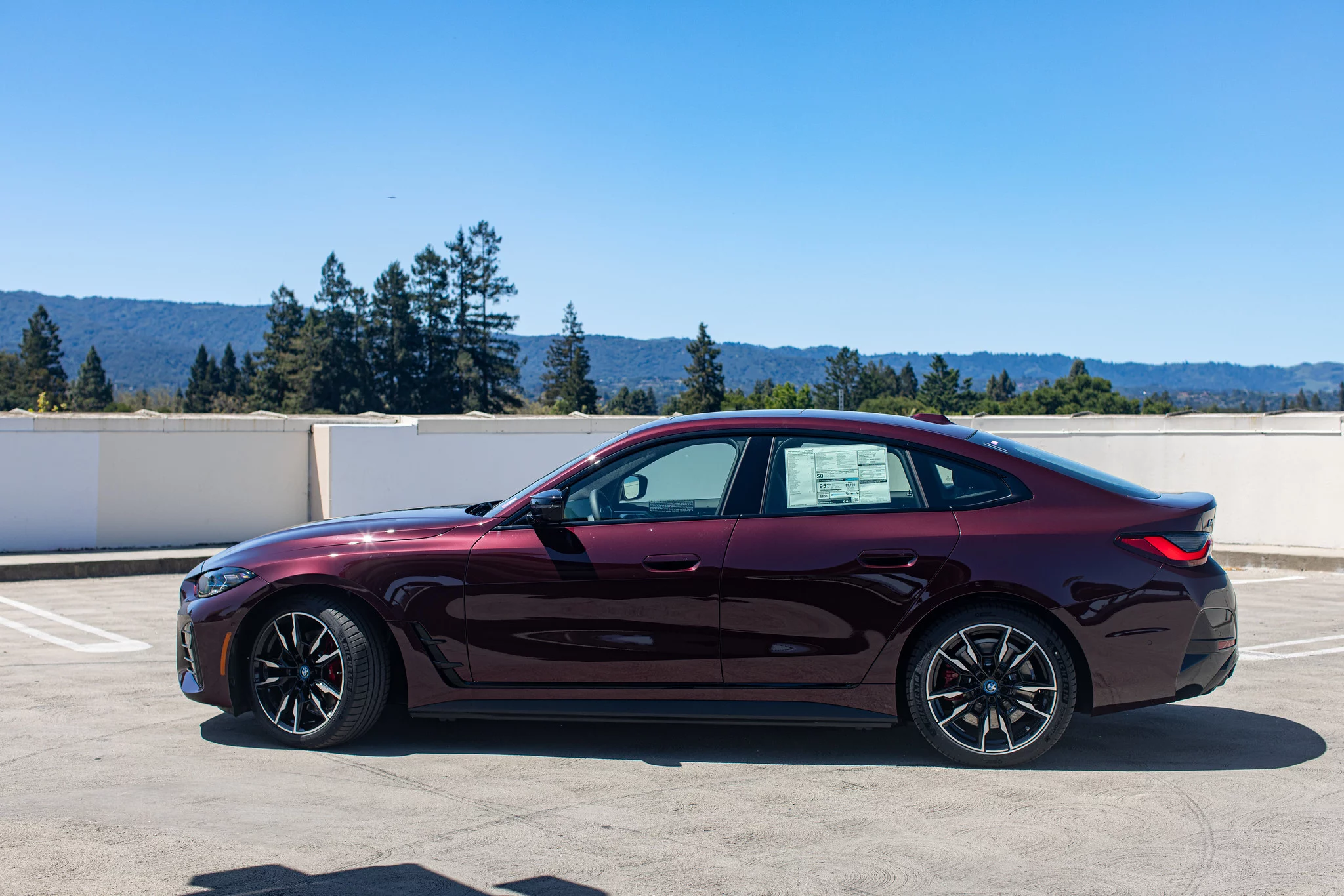 Barbera Red BMW i4