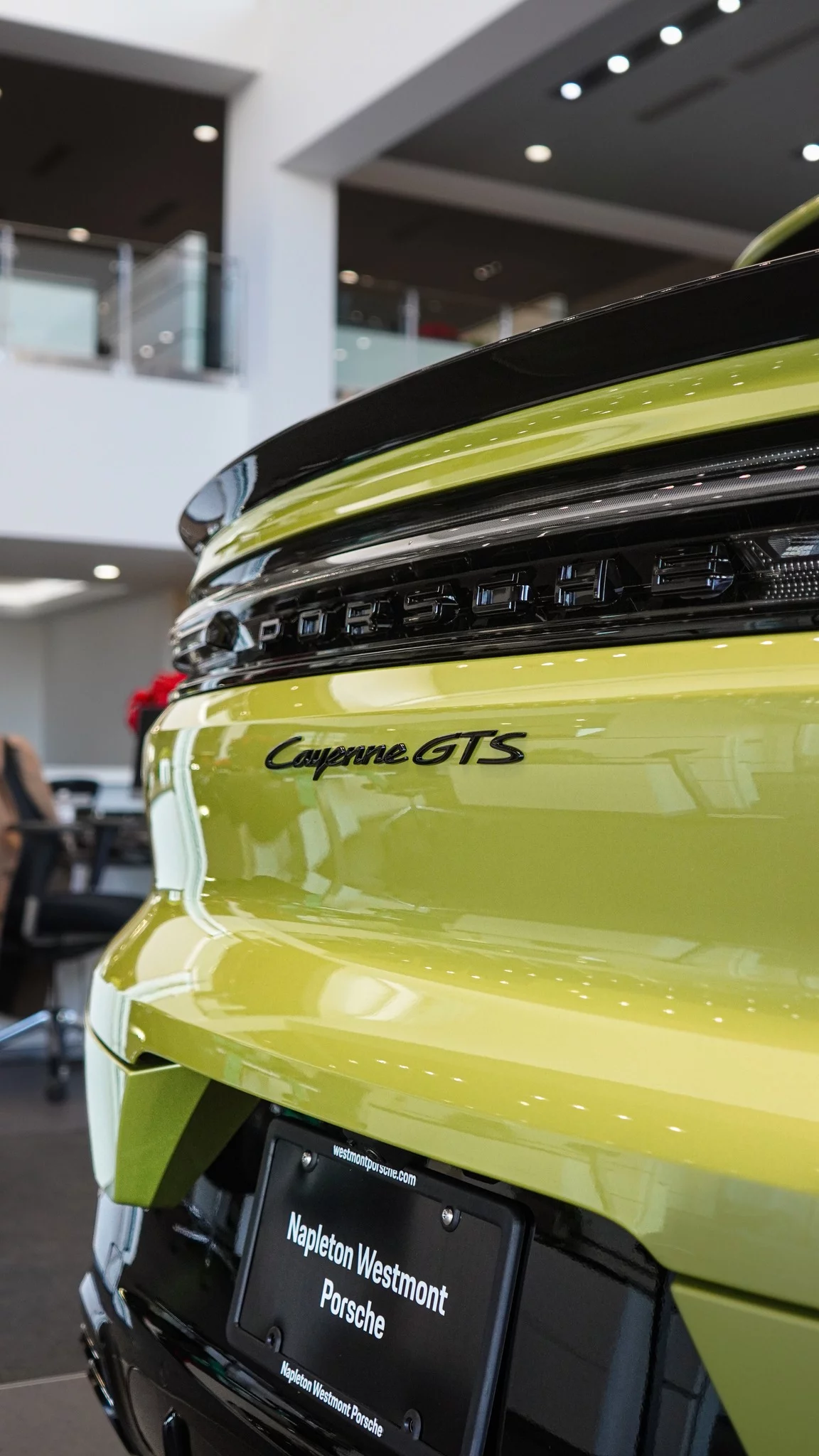 Peridot Metallic Porsche Cayenne