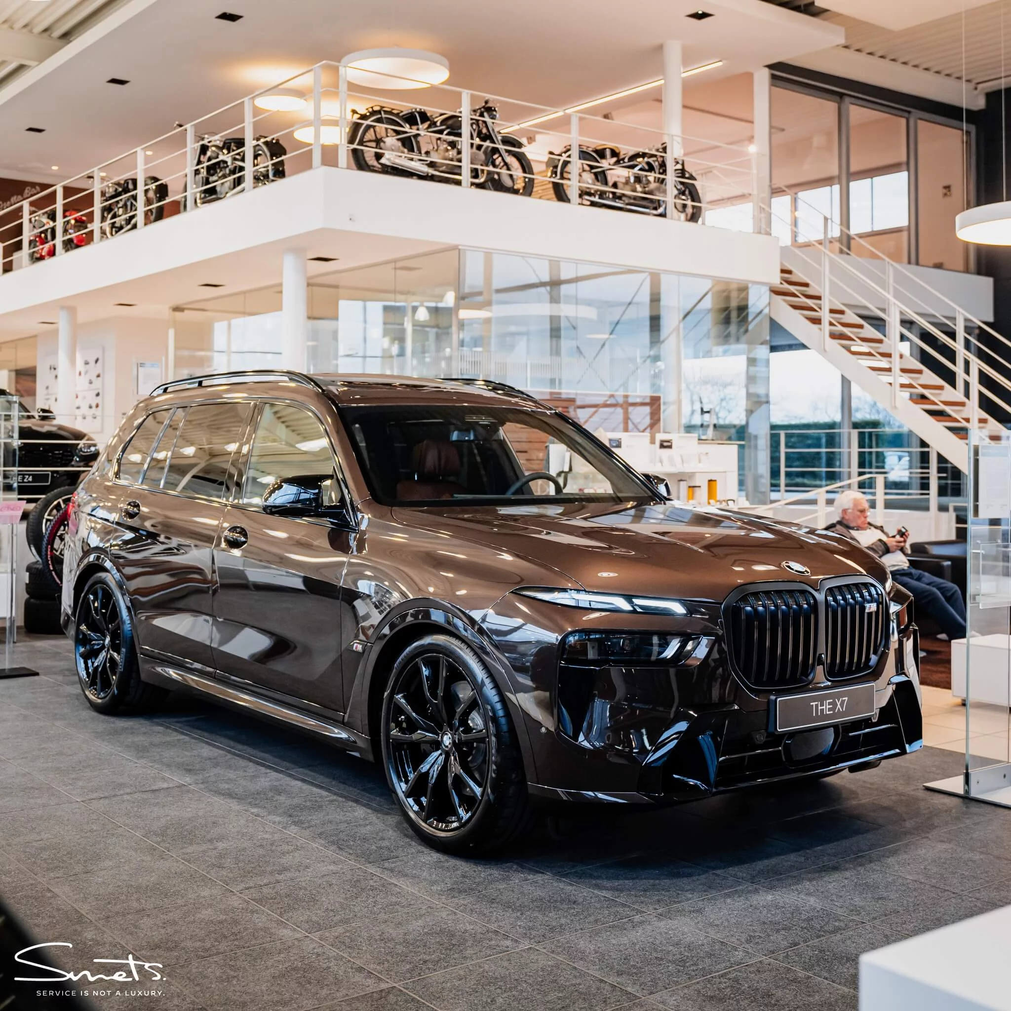 Macadamia Metallic BMW X7